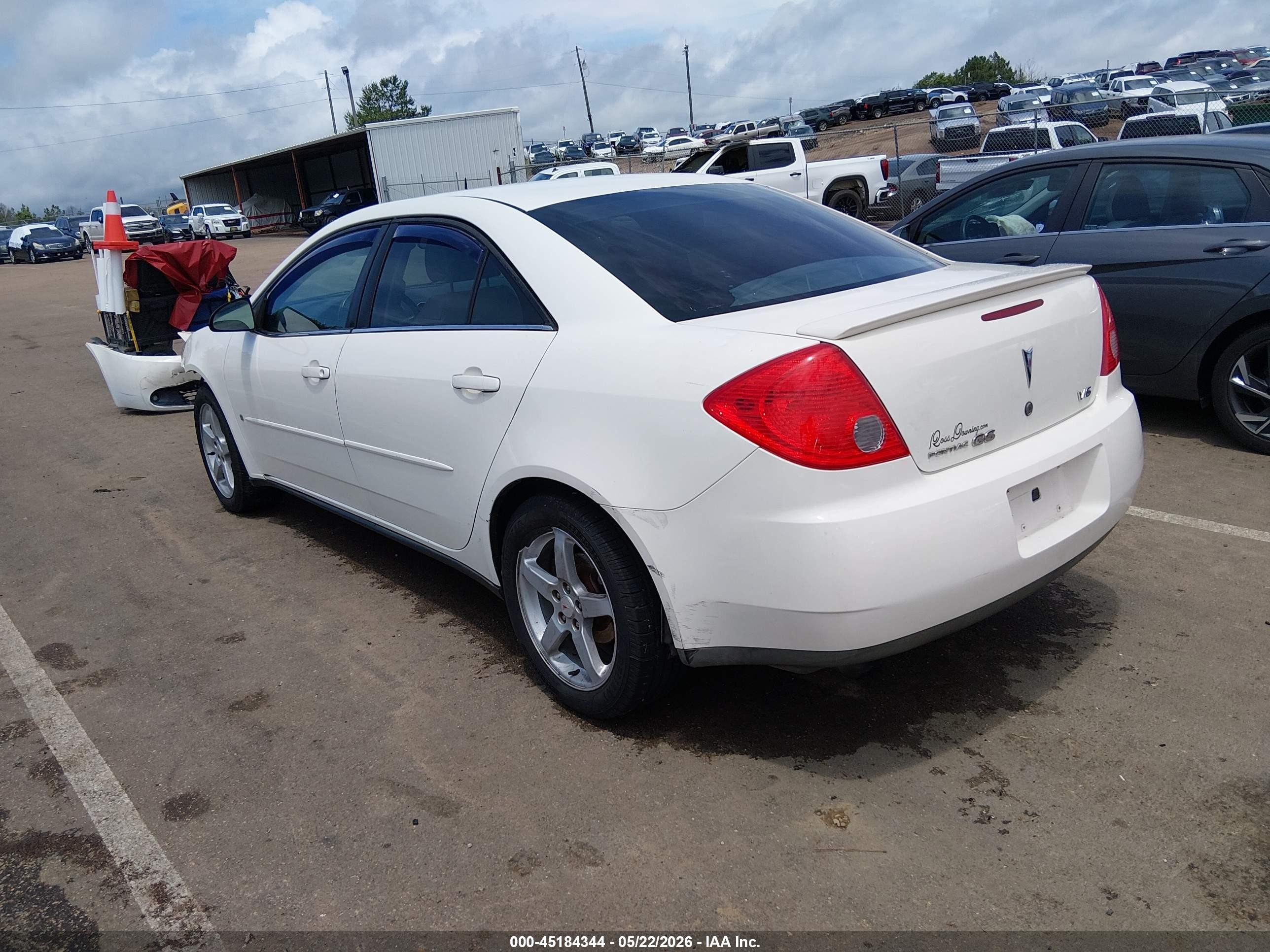 2008 Pontiac G6   White vin: 1G2ZG57N984240982