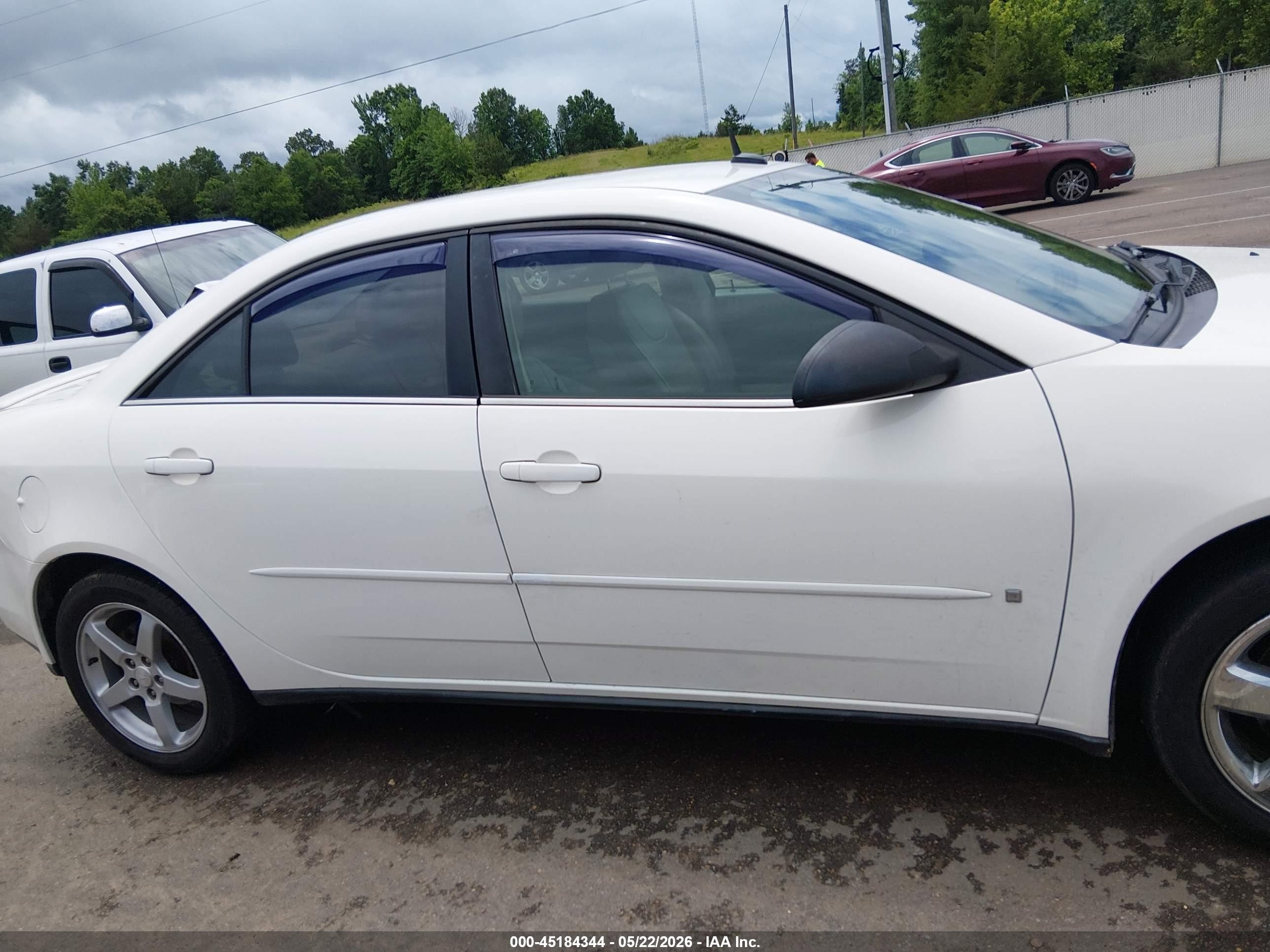 2008 Pontiac G6   White vin: 1G2ZG57N984240982