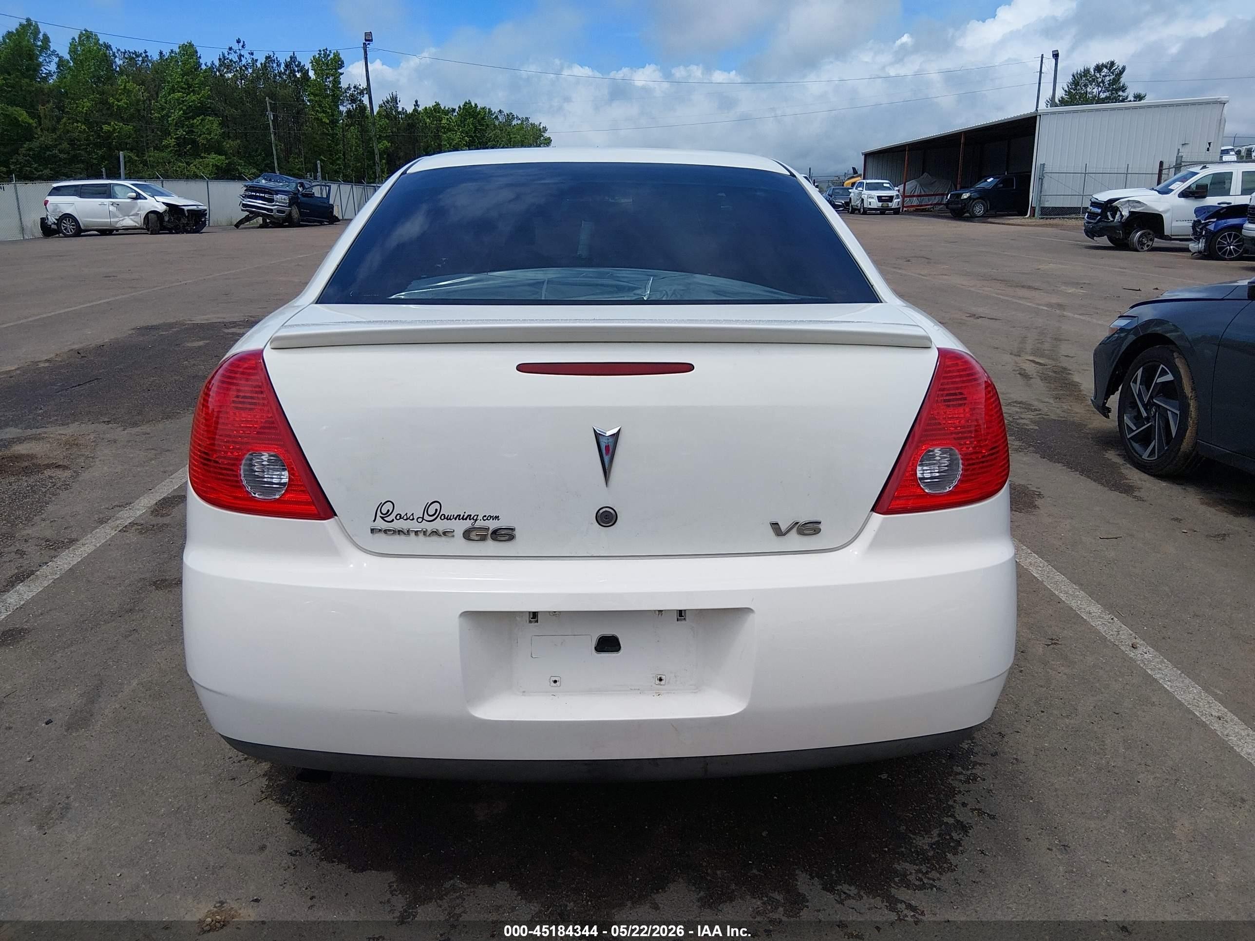 2008 Pontiac G6   White vin: 1G2ZG57N984240982