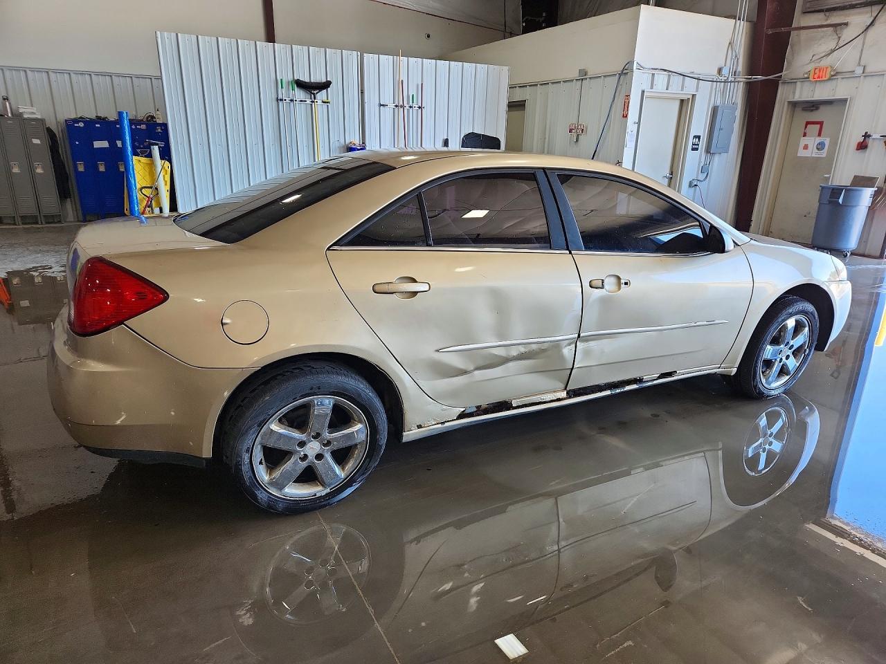 2007 Pontiac G6 Base Gold vin: 1G2ZG58B274188582
