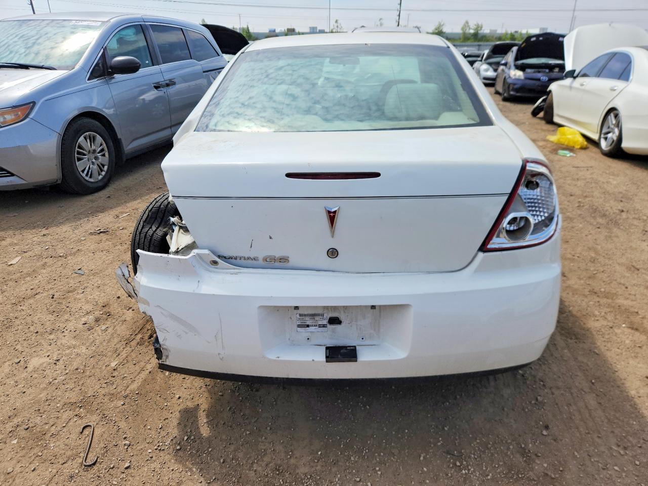 2007 Pontiac G6 Base Белый vin: 1G2ZG58B574126061