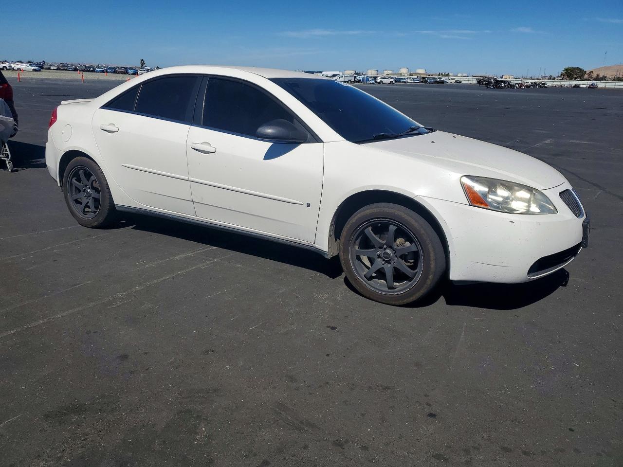 2007 Pontiac G6 Base White vin: 1G2ZG58BX74198776