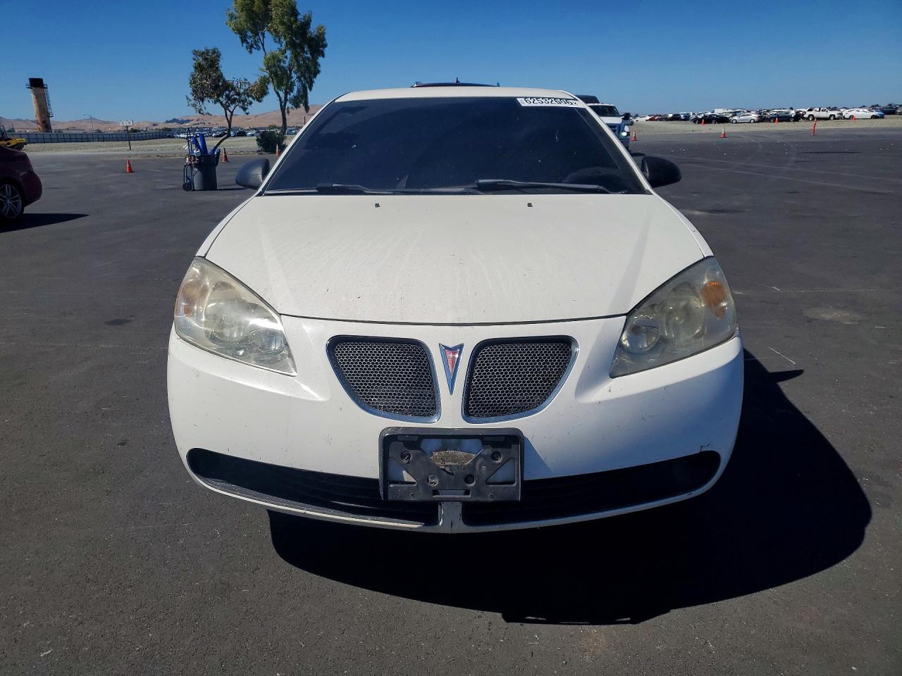 2007 Pontiac G6 Base White vin: 1G2ZG58BX74198776