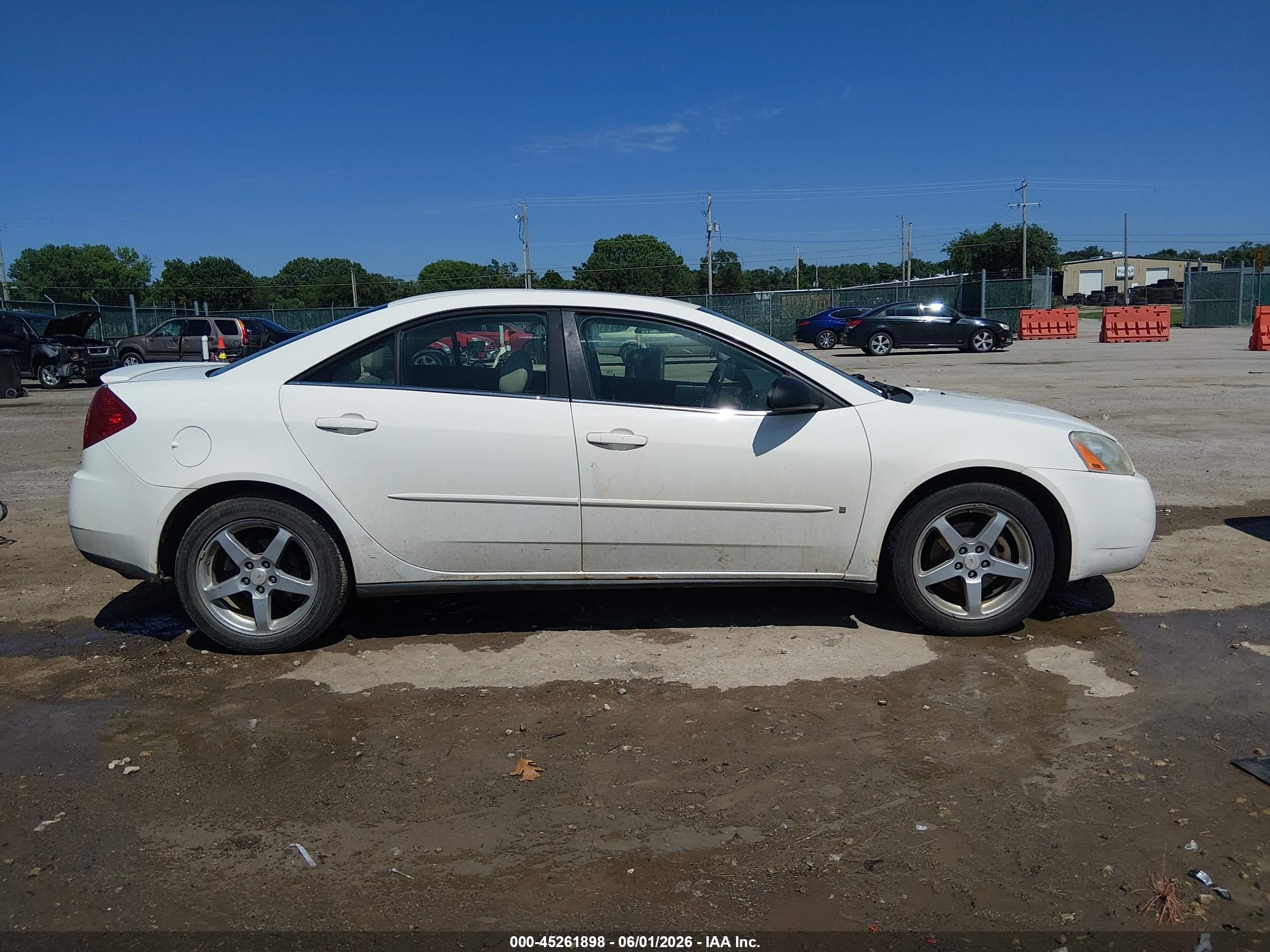 2007 Pontiac G6   White vin: 1G2ZG58N574185427