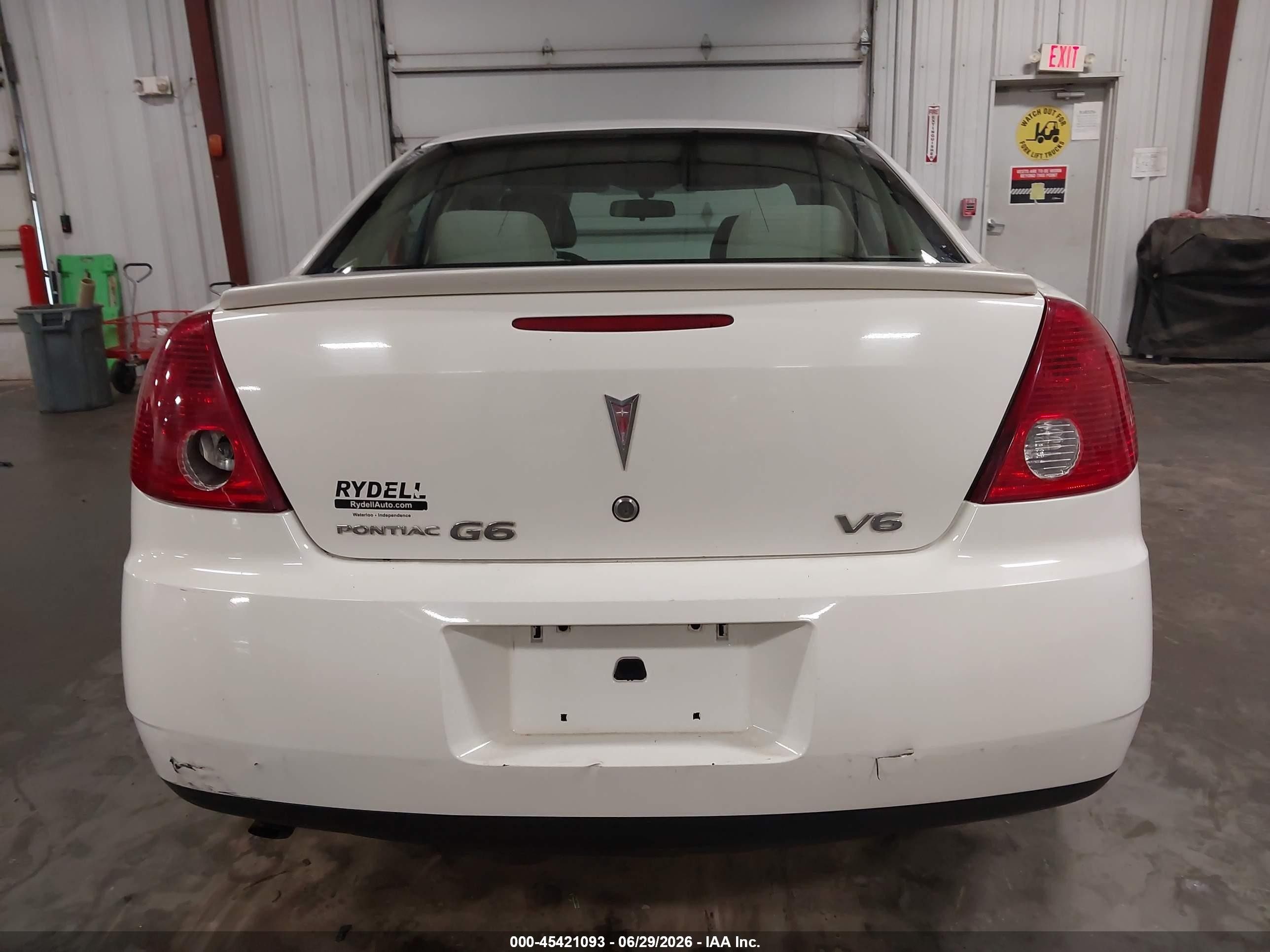 2007 Pontiac G6 White vin: 1G2ZG58N774181802