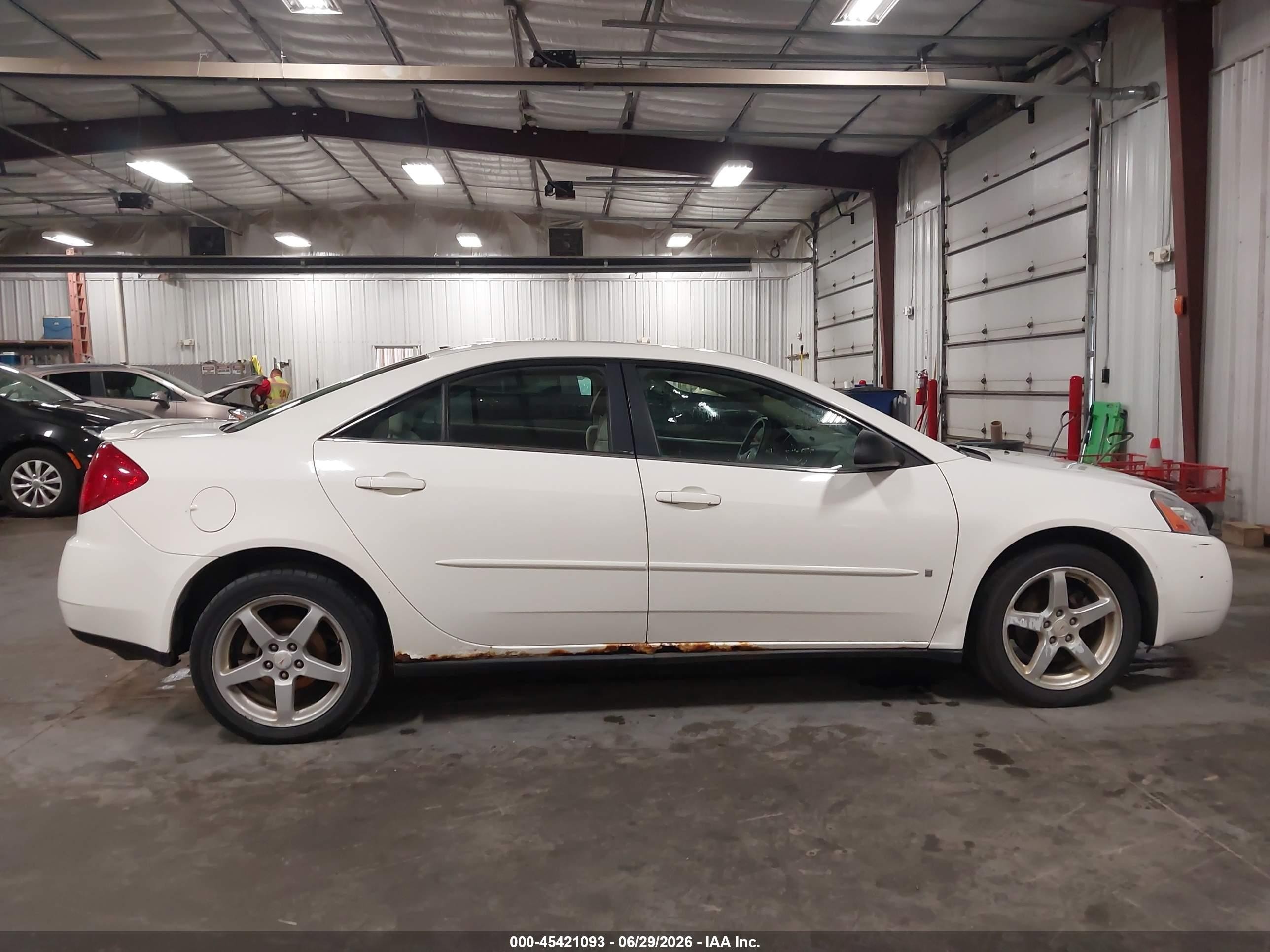 2007 Pontiac G6 White vin: 1G2ZG58N774181802