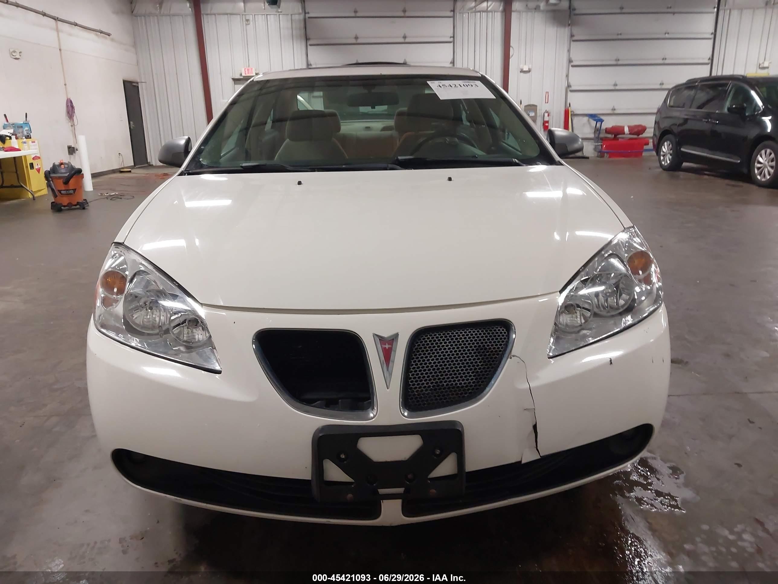 2007 Pontiac G6 White vin: 1G2ZG58N774181802