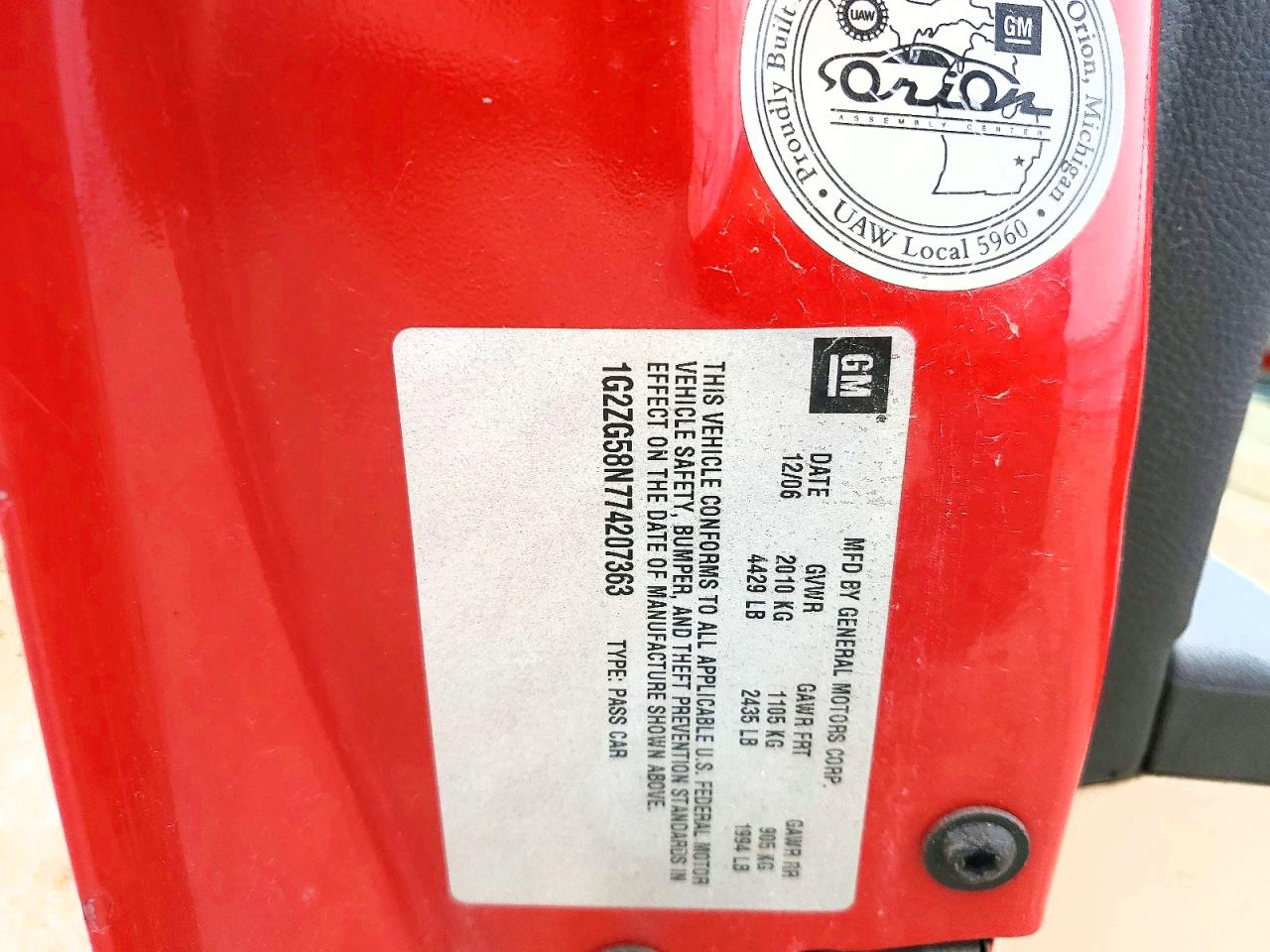 2007 Pontiac G6 Base Red vin: 1G2ZG58N774207363