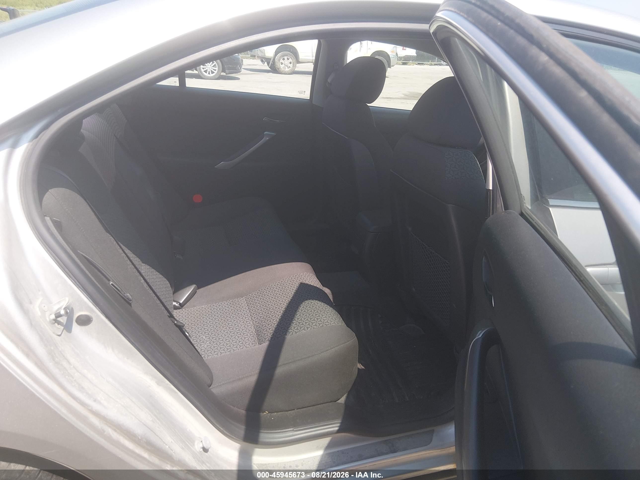 2007 Pontiac G6   Silver vin: 1G2ZG58N774215463