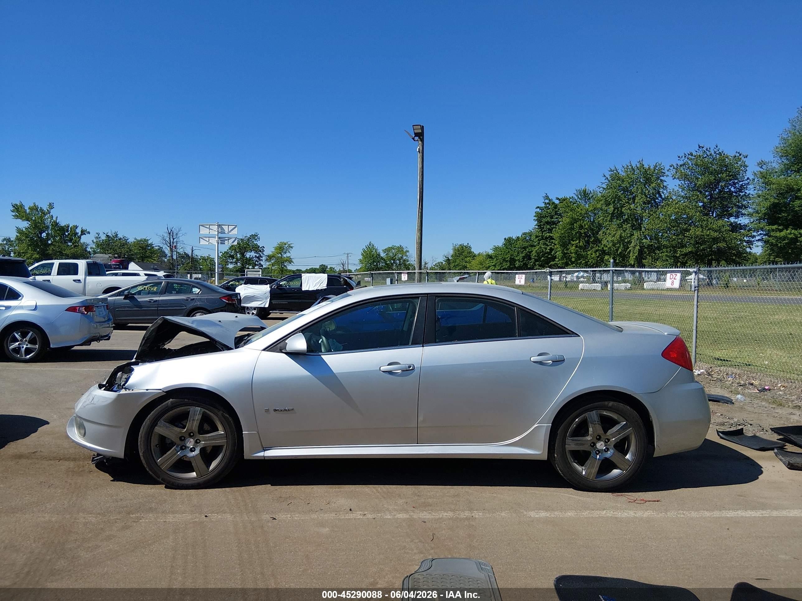 2009 Pontiac G6 Gxp Silver vin: 1G2ZM577694151737