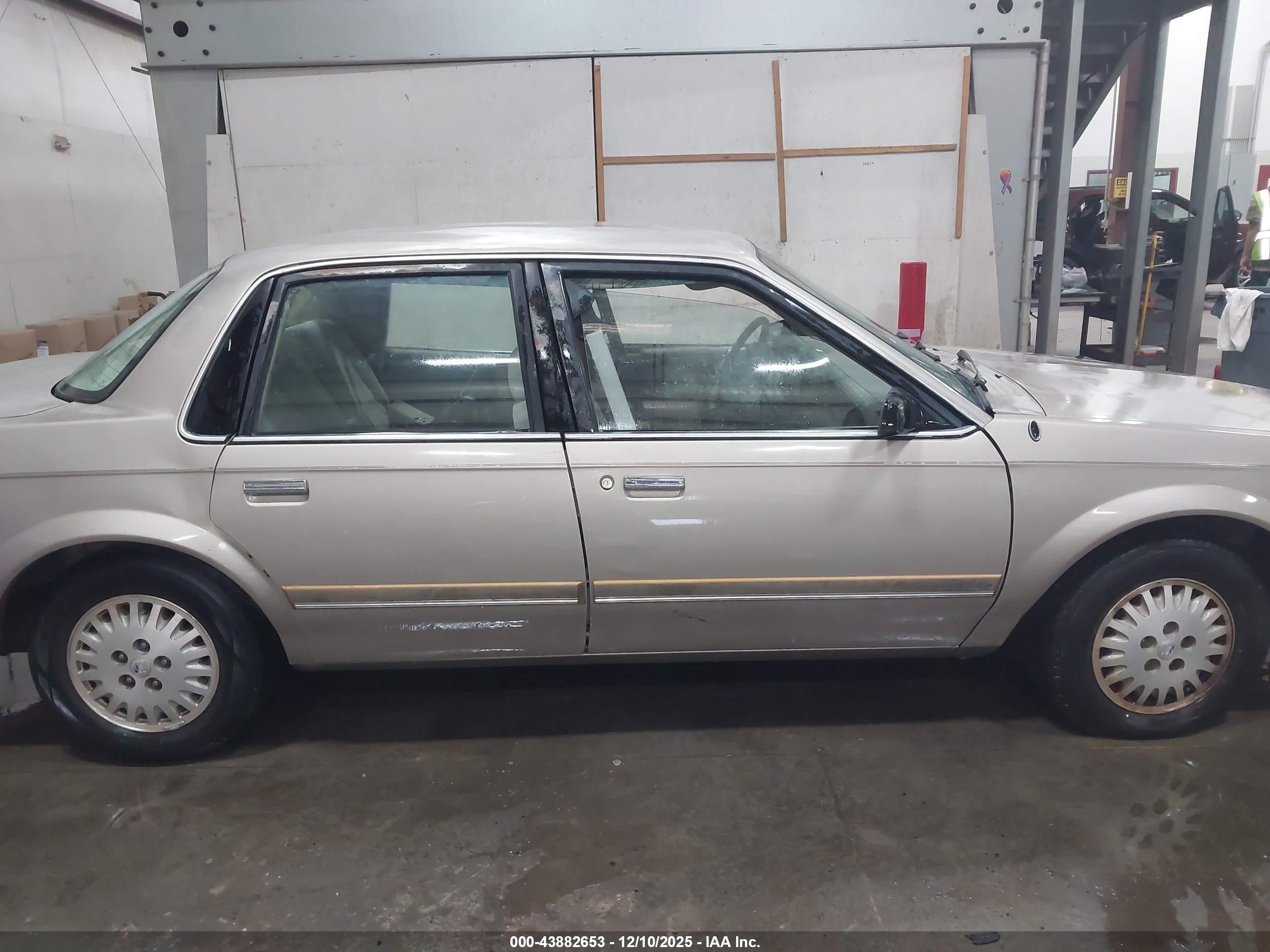 1996 Buick Century Special/custom/limited Gold vin: 1G4AG55M0T6484113