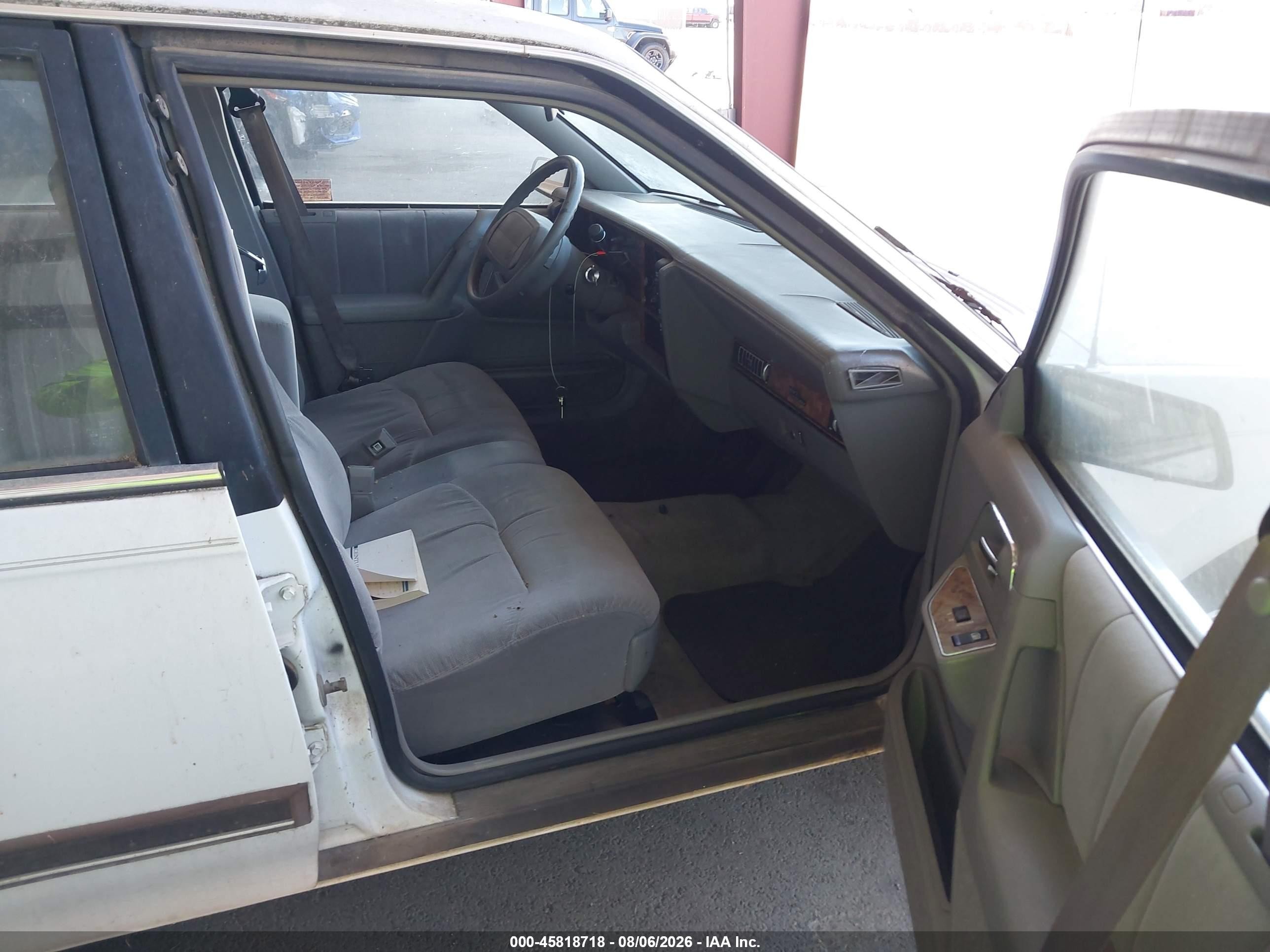 1996 Buick Century Special/custom/limited White vin: 1G4AG55M2T6407436