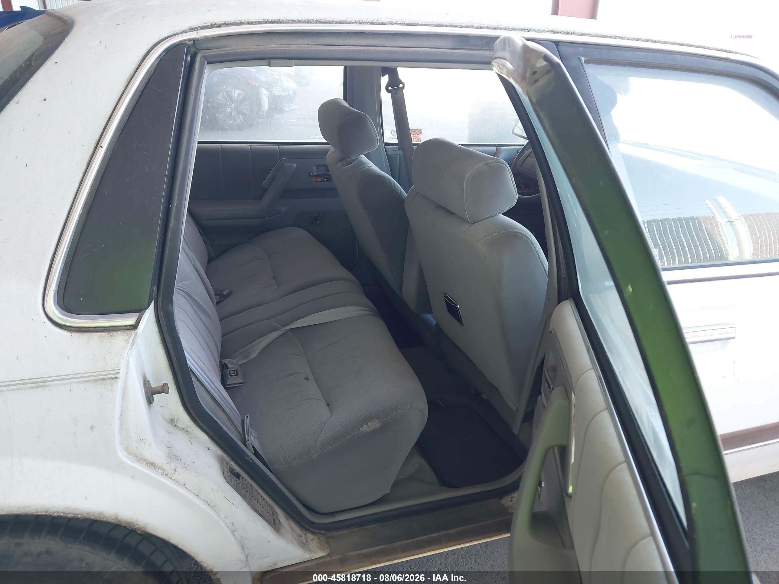 1996 Buick Century Special/custom/limited White vin: 1G4AG55M2T6407436