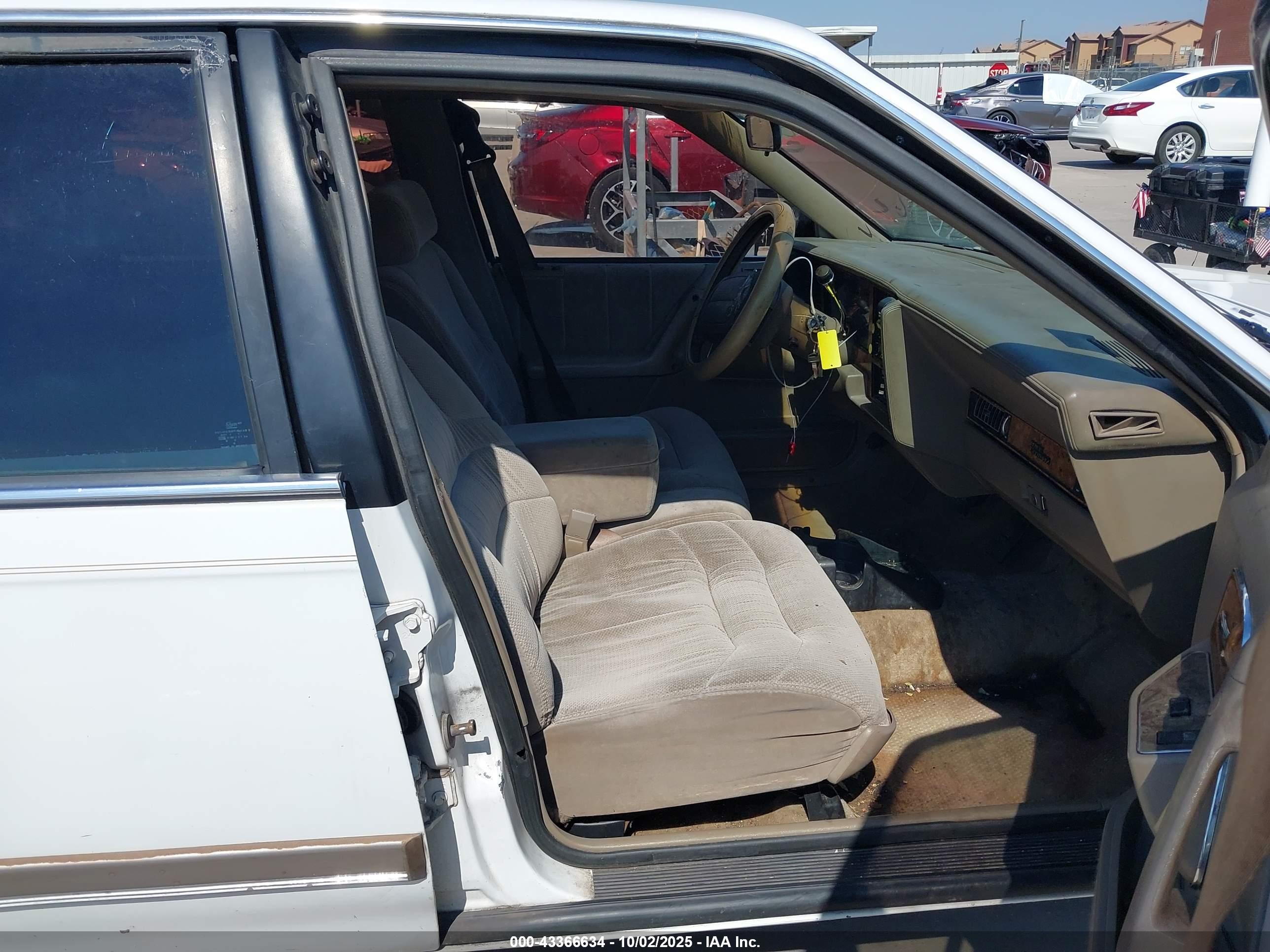 1996 Buick Century Special/custom/limited White vin: 1G4AG55M8T6450386