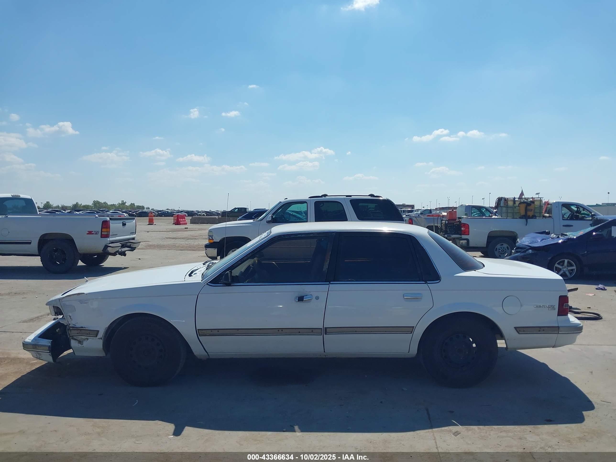1996 Buick Century Special/custom/limited White vin: 1G4AG55M8T6450386