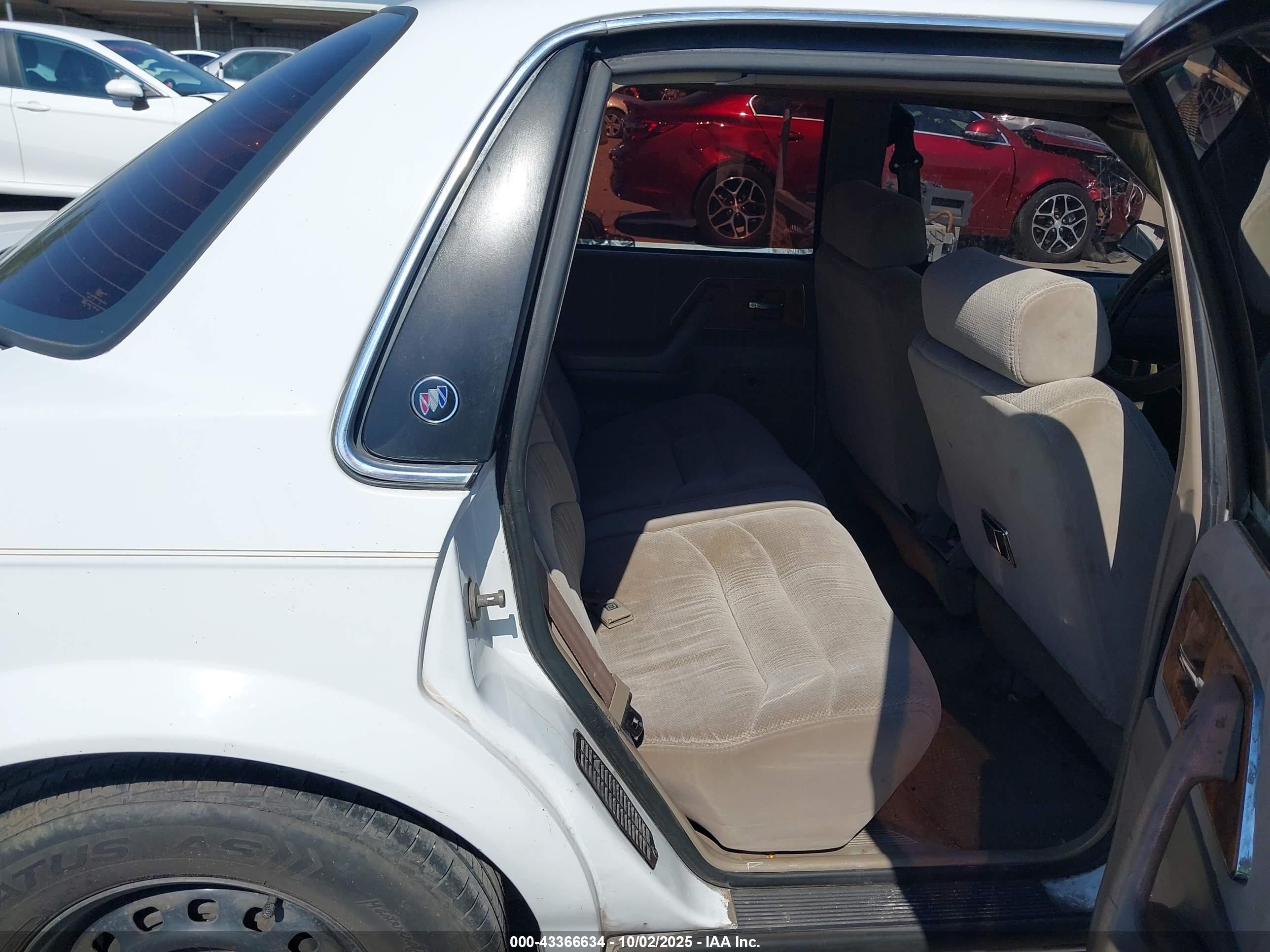 1996 Buick Century Special/custom/limited White vin: 1G4AG55M8T6450386