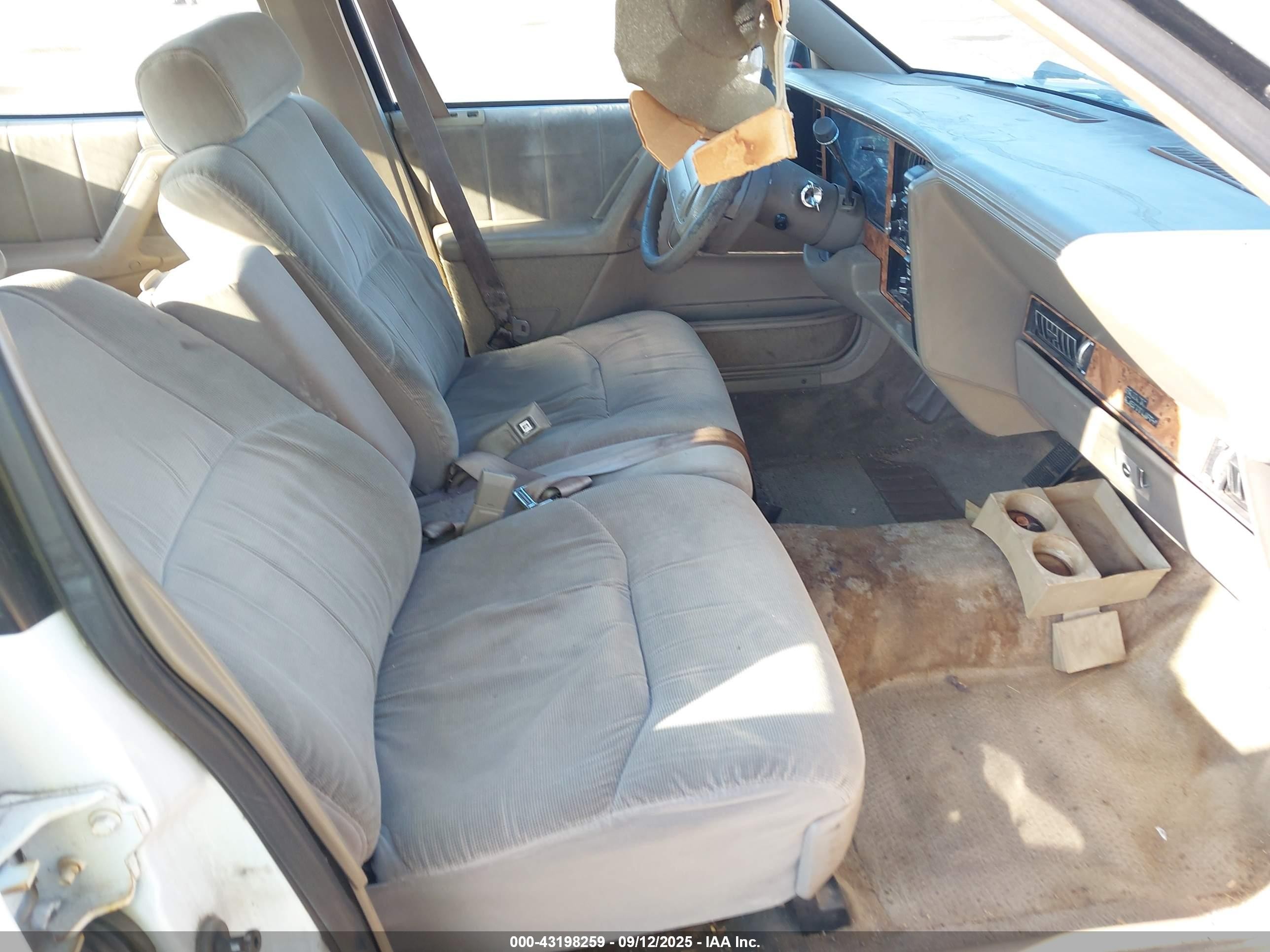 1996 Buick Century Special/custom/limited White vin: 1G4AG55M8T6478902