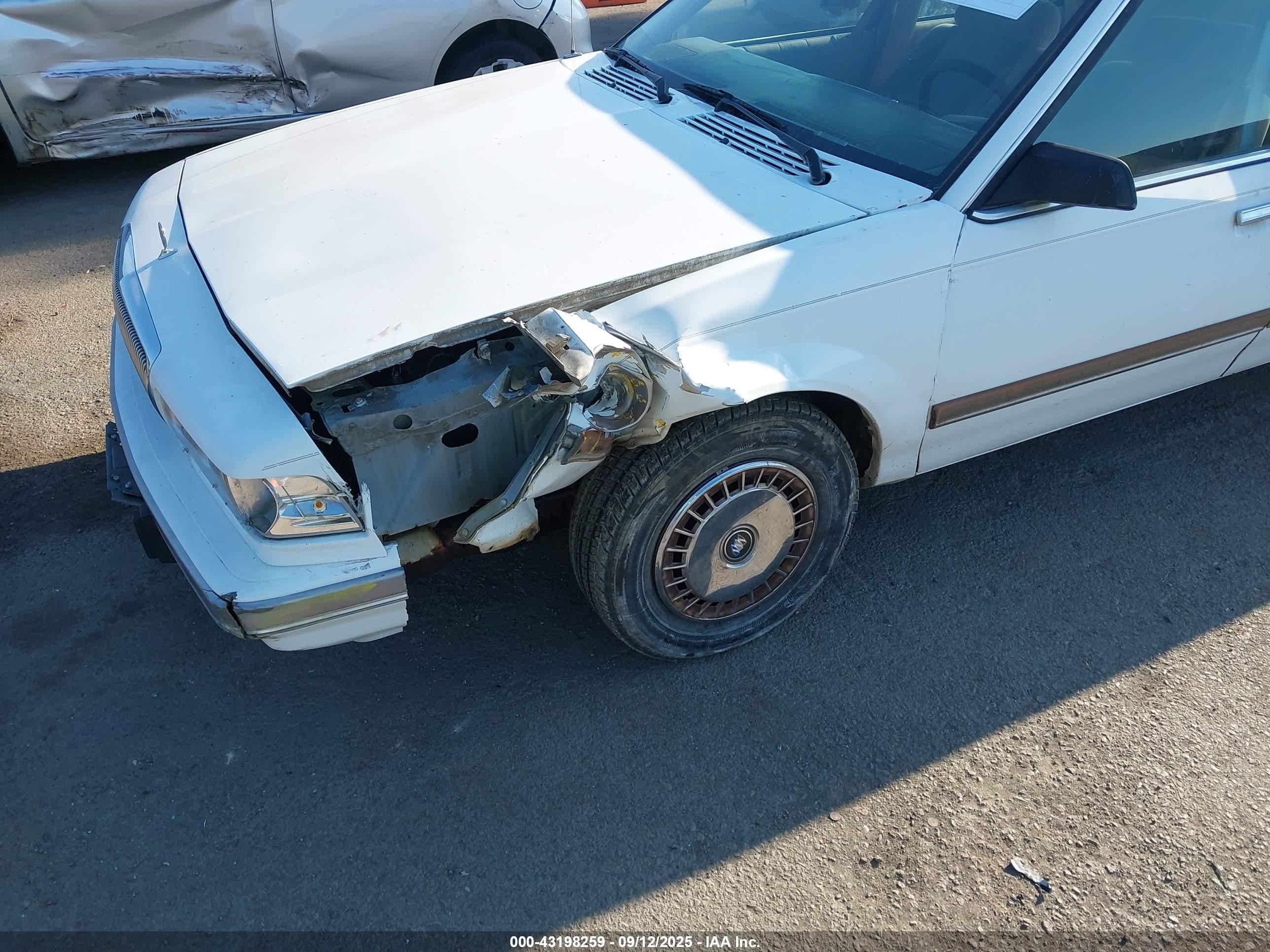 1996 Buick Century Special/custom/limited White vin: 1G4AG55M8T6478902