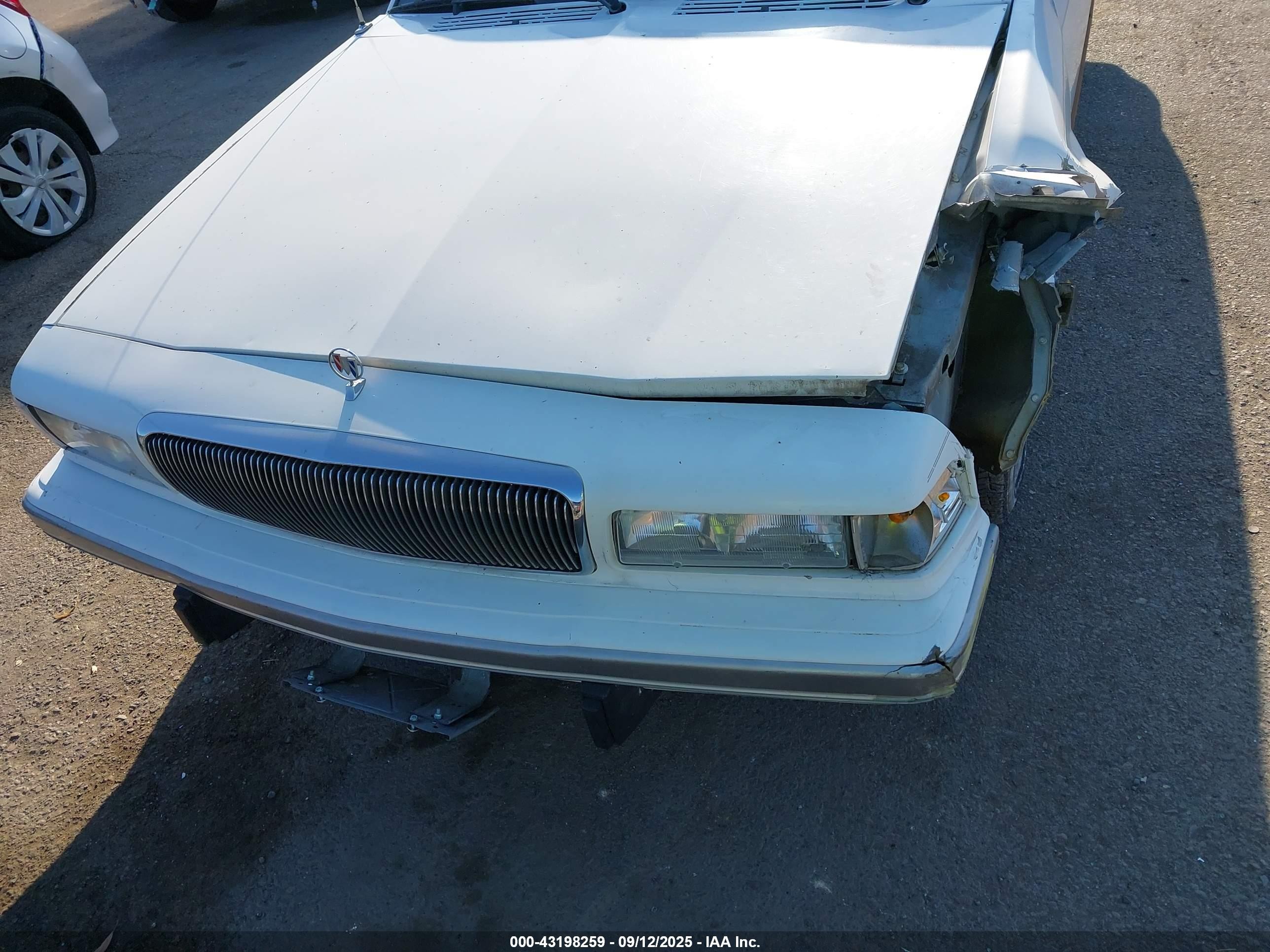 1996 Buick Century Special/custom/limited White vin: 1G4AG55M8T6478902