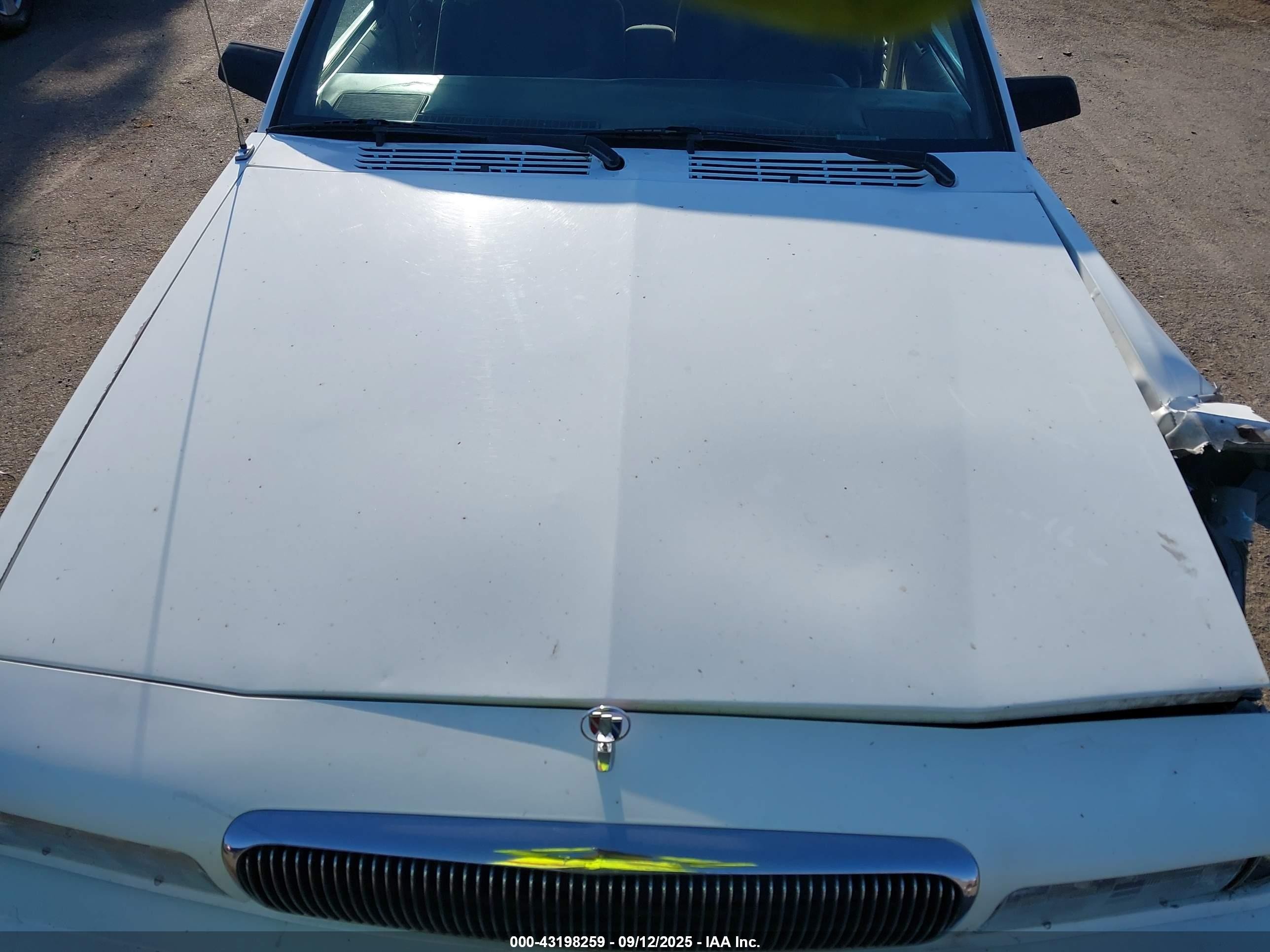1996 Buick Century Special/custom/limited White vin: 1G4AG55M8T6478902