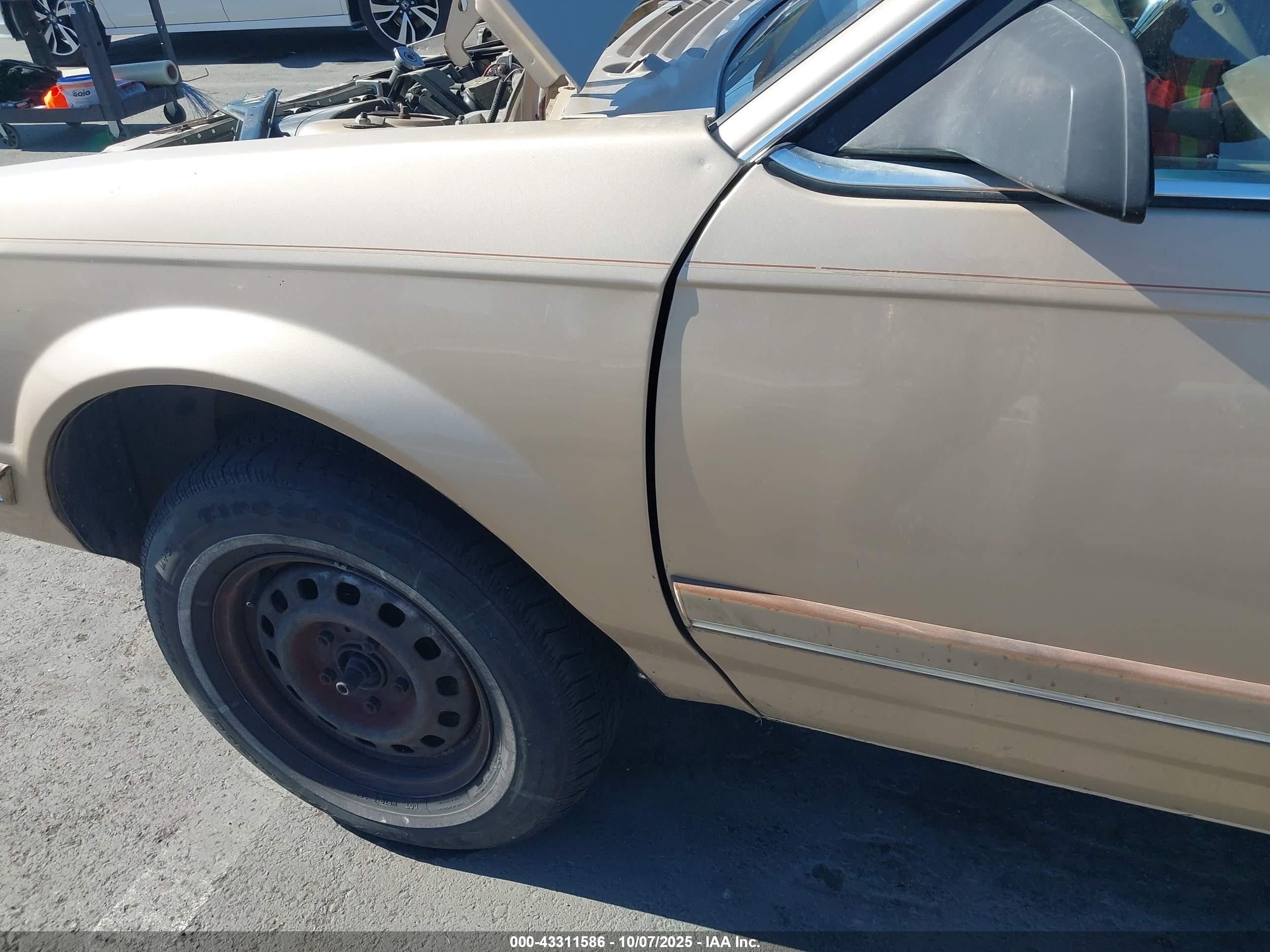 1993 Buick Century Special Золотой vin: 1G4AG55N4P6464168