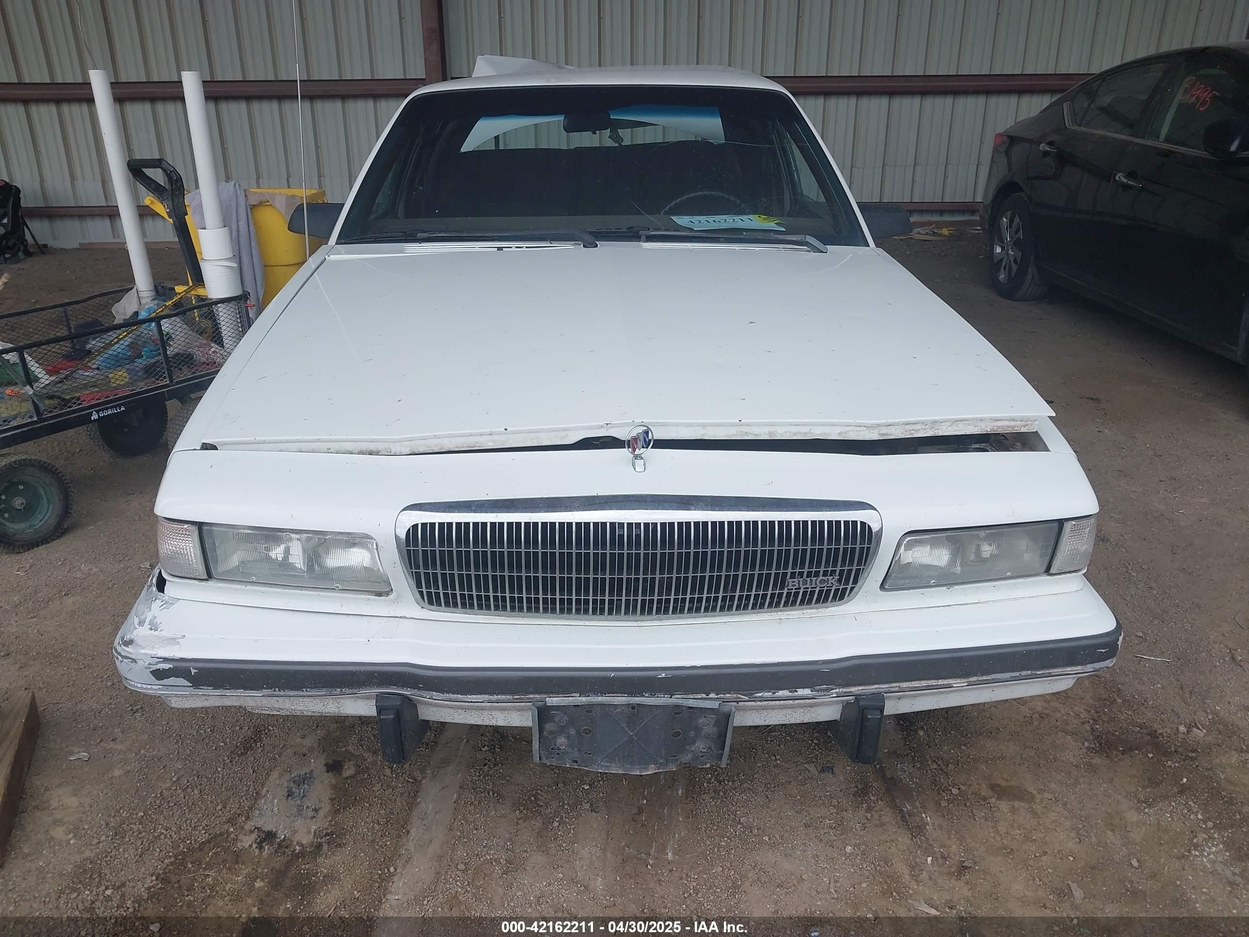 1993 Buick Century Special Белый vin: 1G4AG55N8P6428578