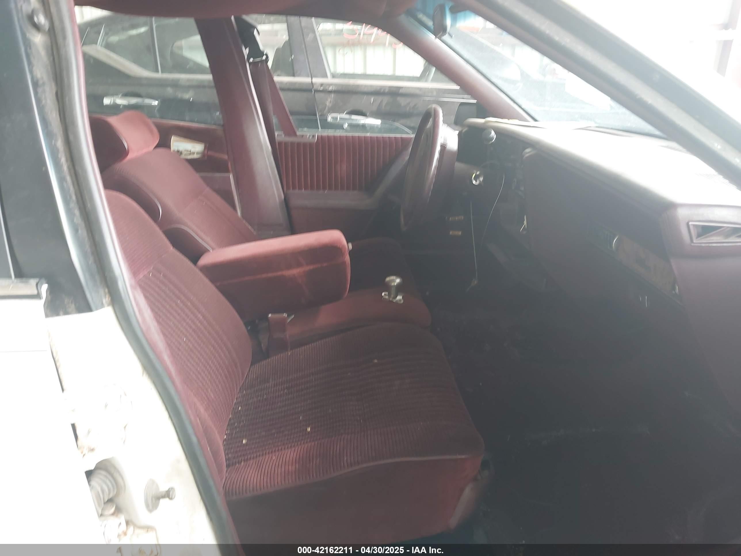1993 Buick Century Special Белый vin: 1G4AG55N8P6428578