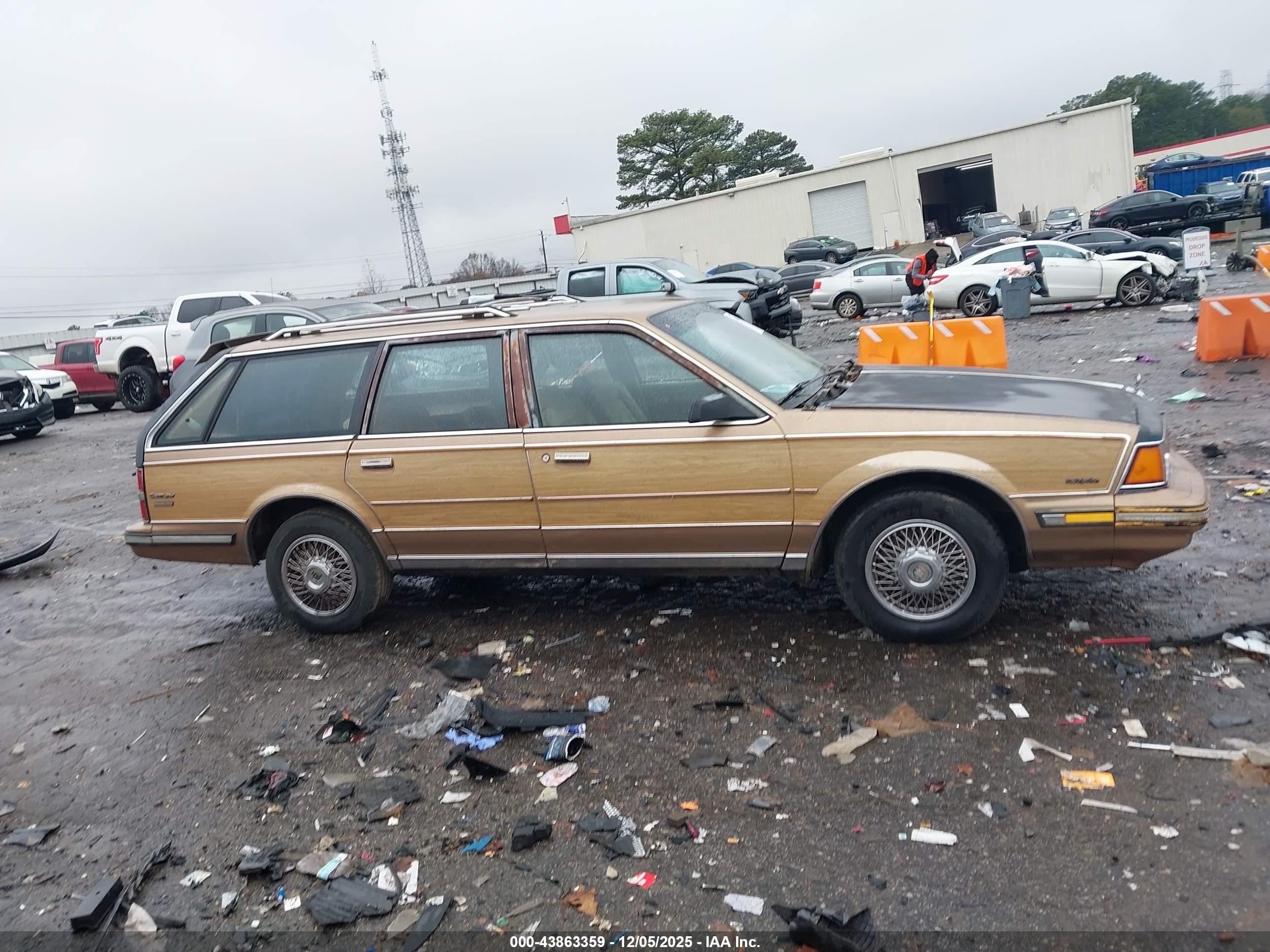 1988 Buick Century Estate Brown vin: 1G4AL8132J6415656