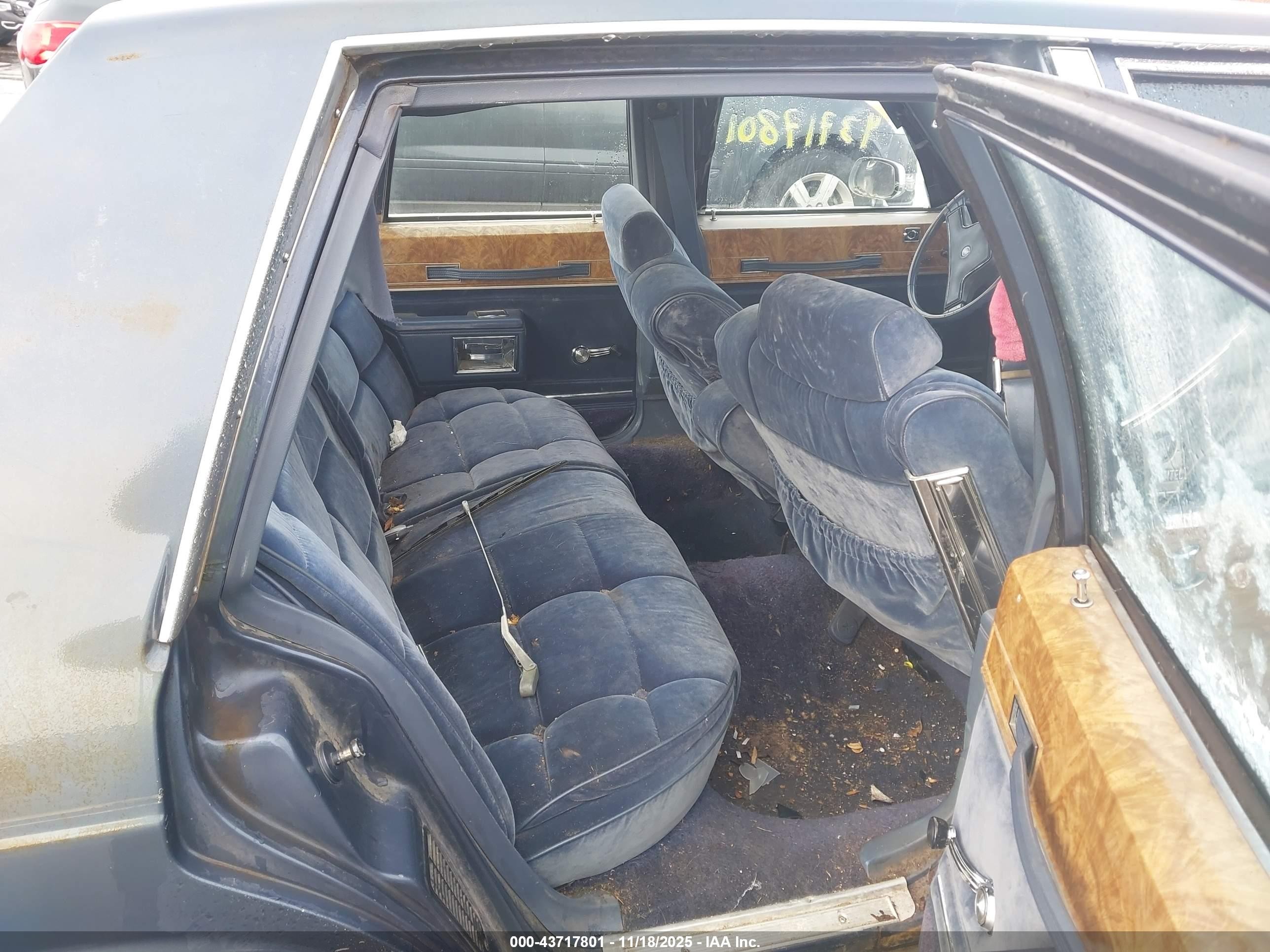 1984 Buick Lesabre Limited Blue vin: 1G4AP69AXEX451347