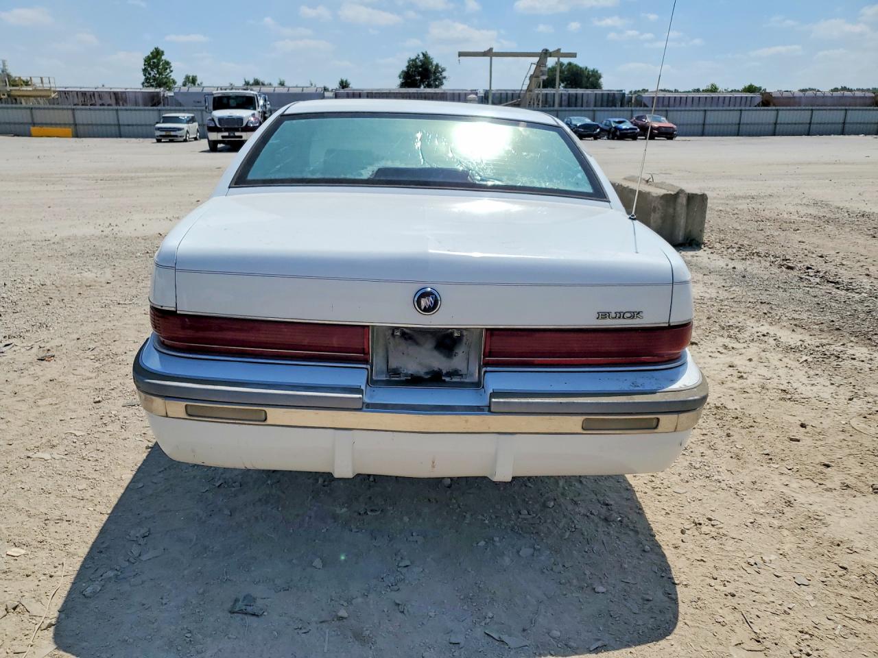 1994 Buick Roadmaster White vin: 1G4BN52P0RR403966