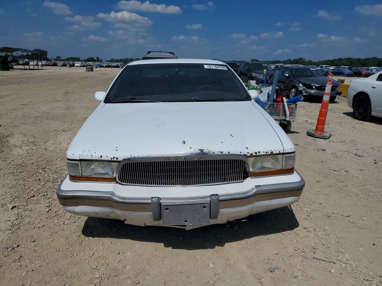 1994 Buick Roadmaster White vin: 1G4BN52P0RR403966