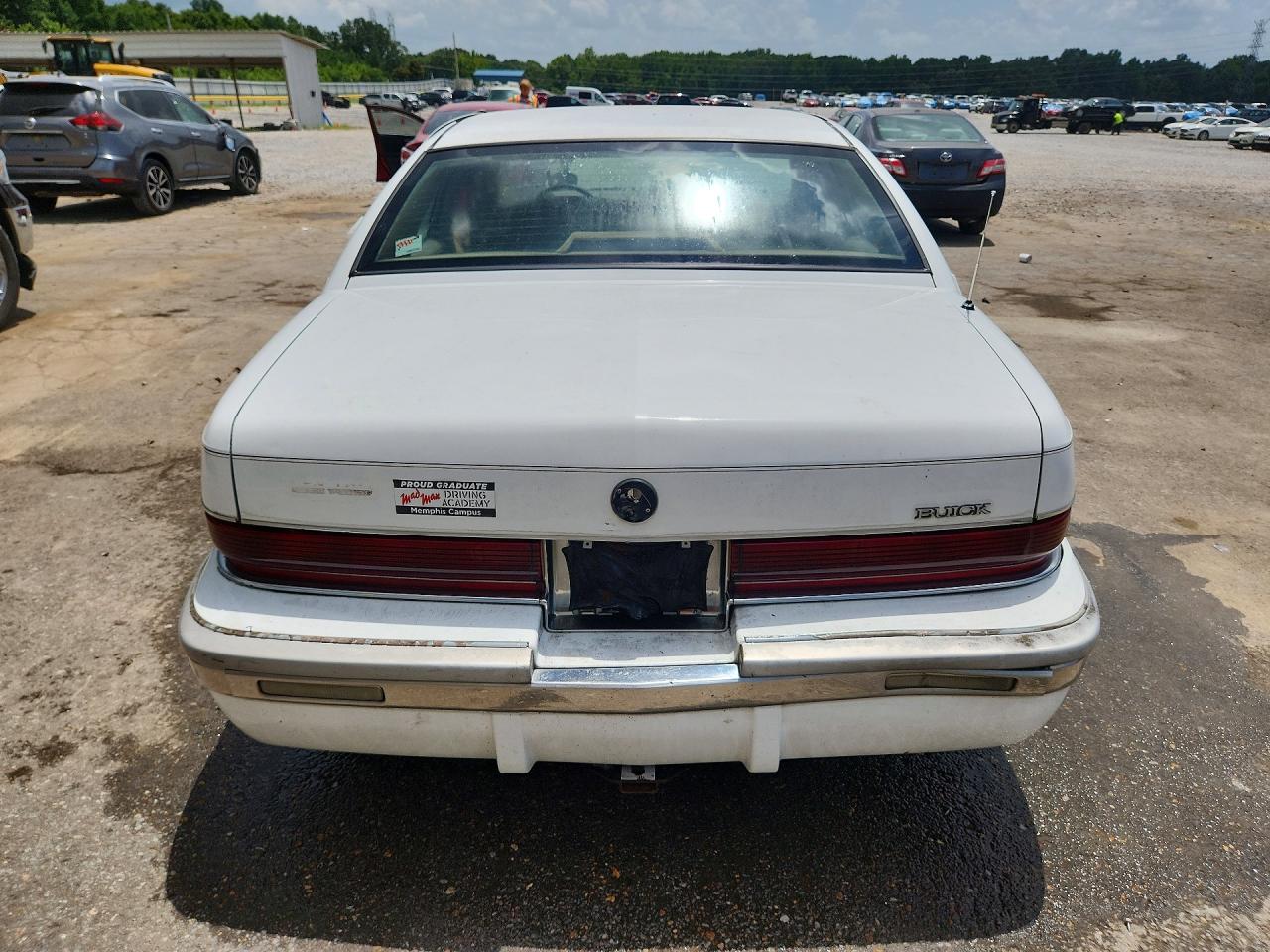 1994 Buick Roadmaster White vin: 1G4BN52P2RR435642