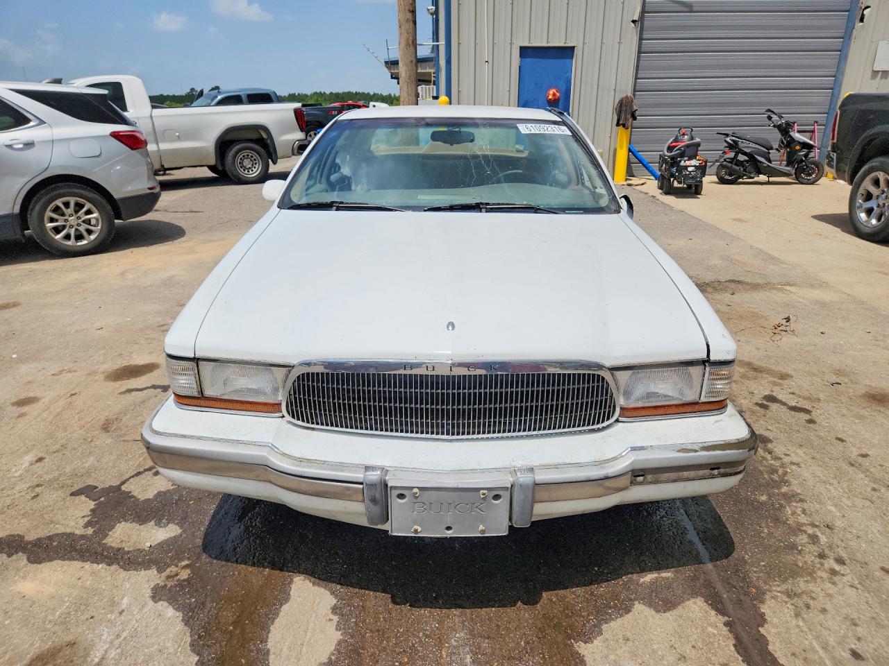 1994 Buick Roadmaster White vin: 1G4BN52P2RR435642