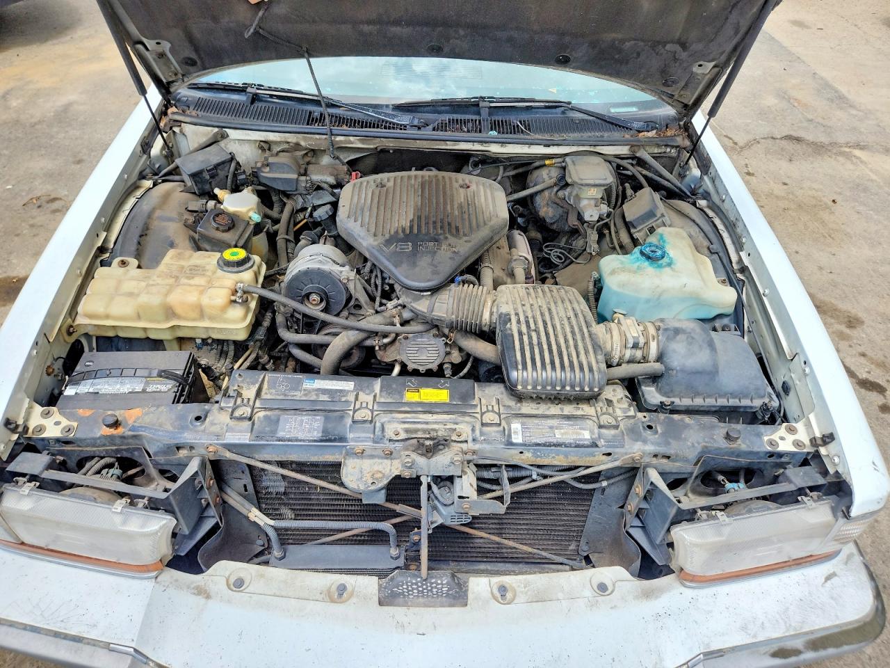 1994 Buick Roadmaster White vin: 1G4BN52P2RR435642