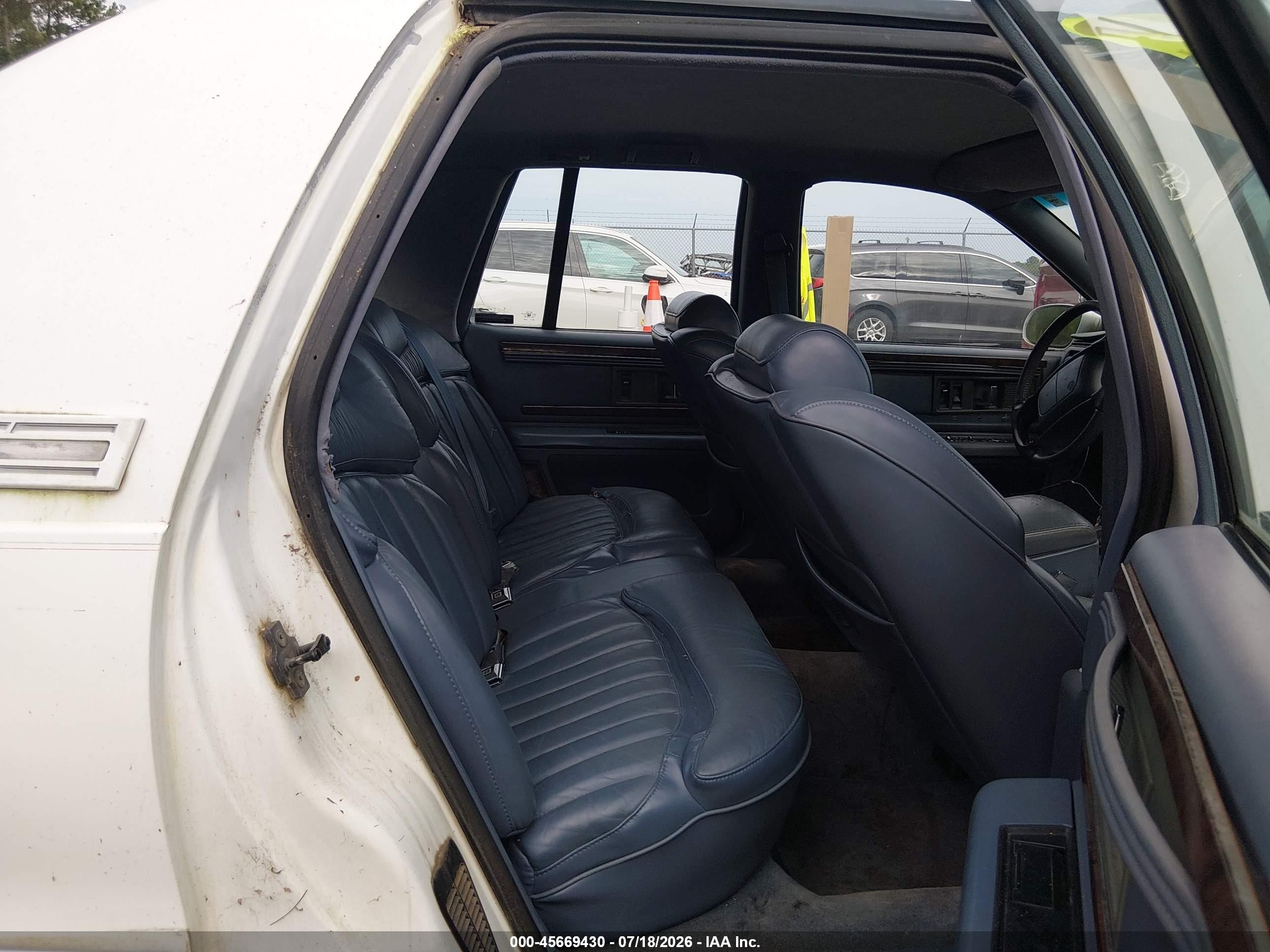 1996 Buick Roadmaster   White vin: 1G4BN52P2TR400123