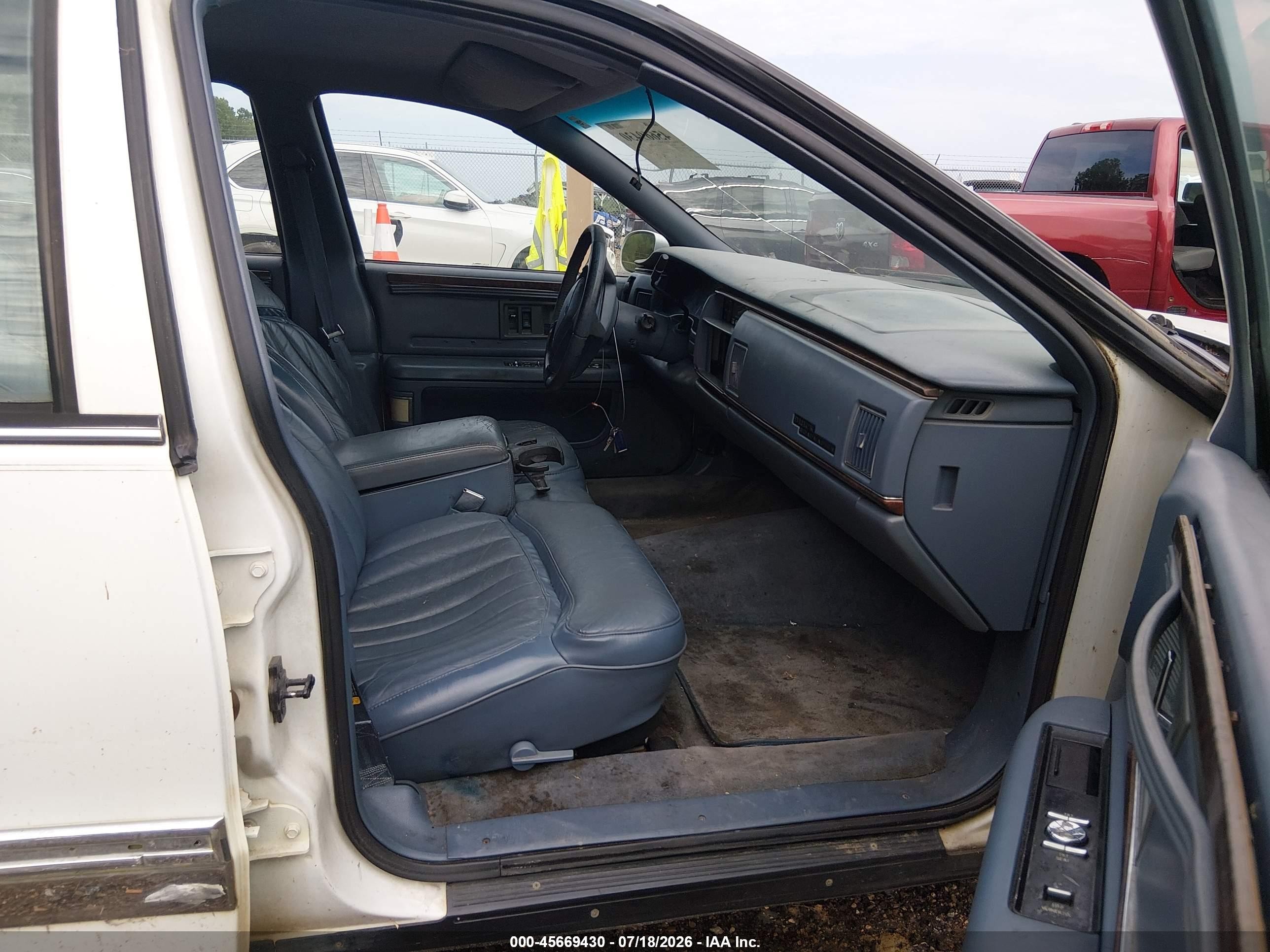 1996 Buick Roadmaster   White vin: 1G4BN52P2TR400123