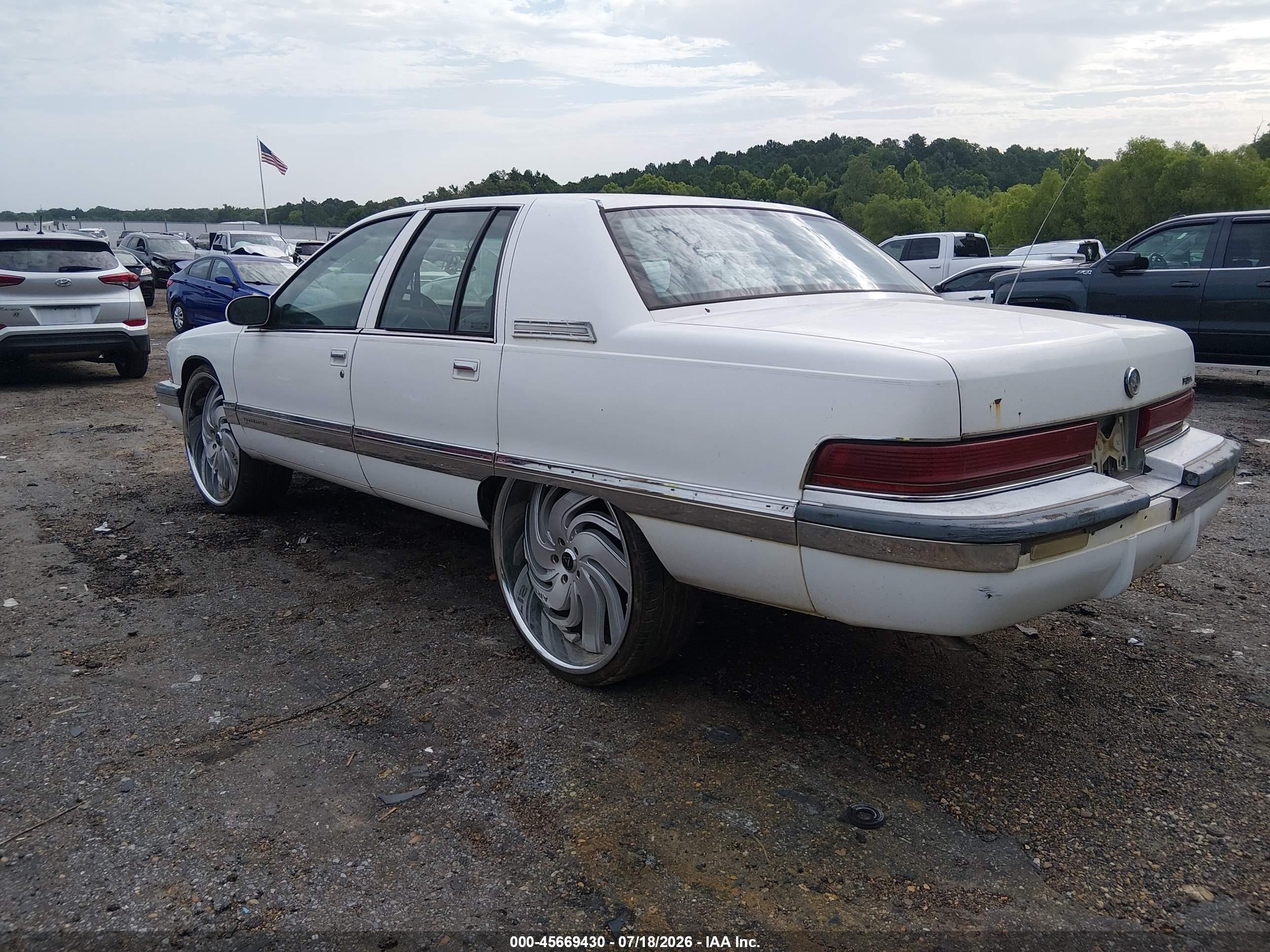 1996 Buick Roadmaster   White vin: 1G4BN52P2TR400123