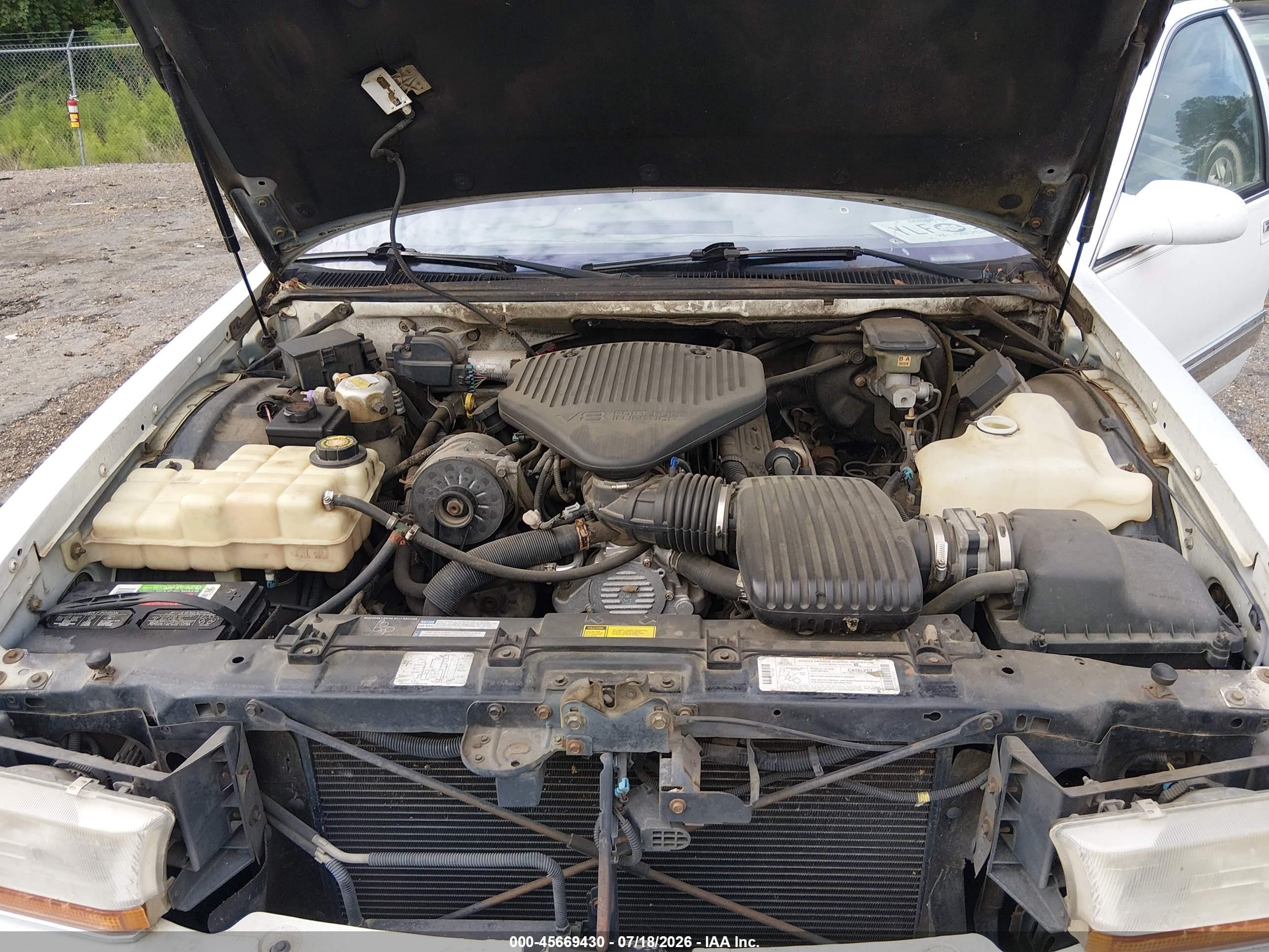 1996 Buick Roadmaster   White vin: 1G4BN52P2TR400123