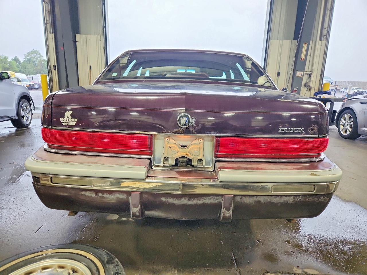 1994 Buick Roadmaster Burgundy vin: 1G4BN52P4RR422438