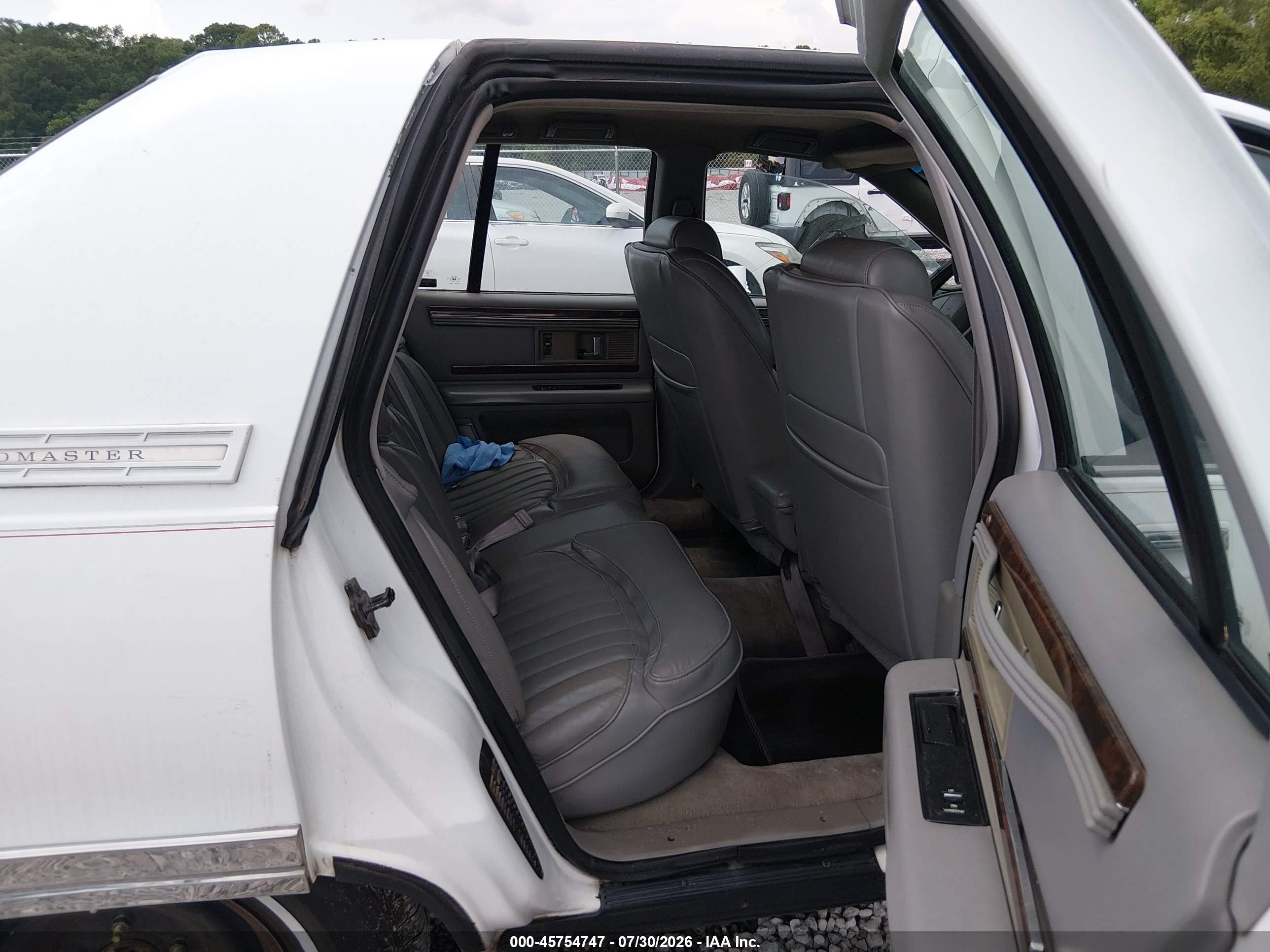 1994 Buick Roadmaster   White vin: 1G4BN52P4RR436808
