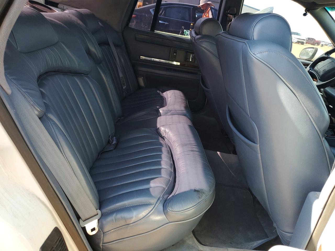 1994 Buick Roadmaster White vin: 1G4BN52P6RR400375