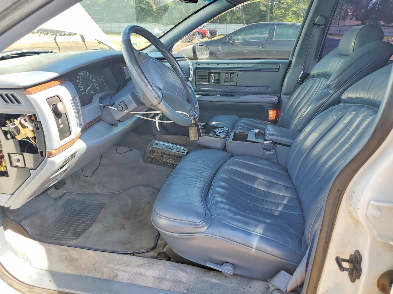 1994 Buick Roadmaster White vin: 1G4BN52P6RR400375