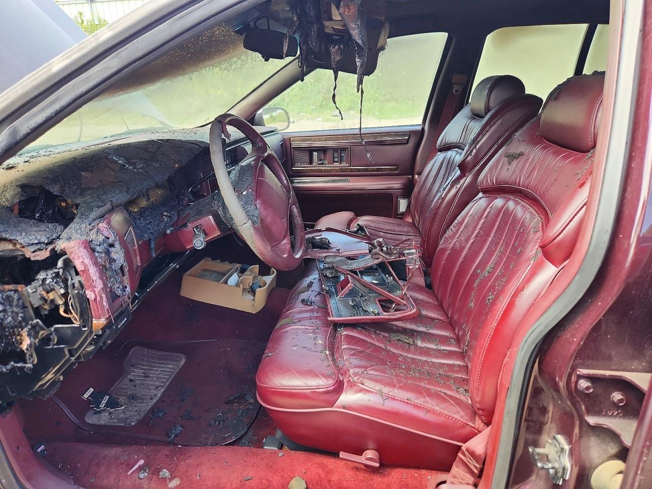 1995 Buick Roadmaster Burgundy vin: 1G4BN52P8SR400562