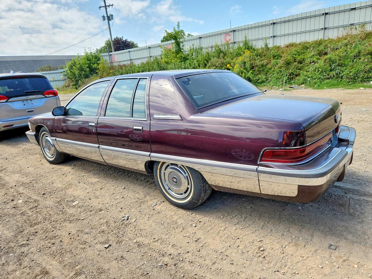 1995 Buick Roadmaster Burgundy vin: 1G4BN52P8SR400562