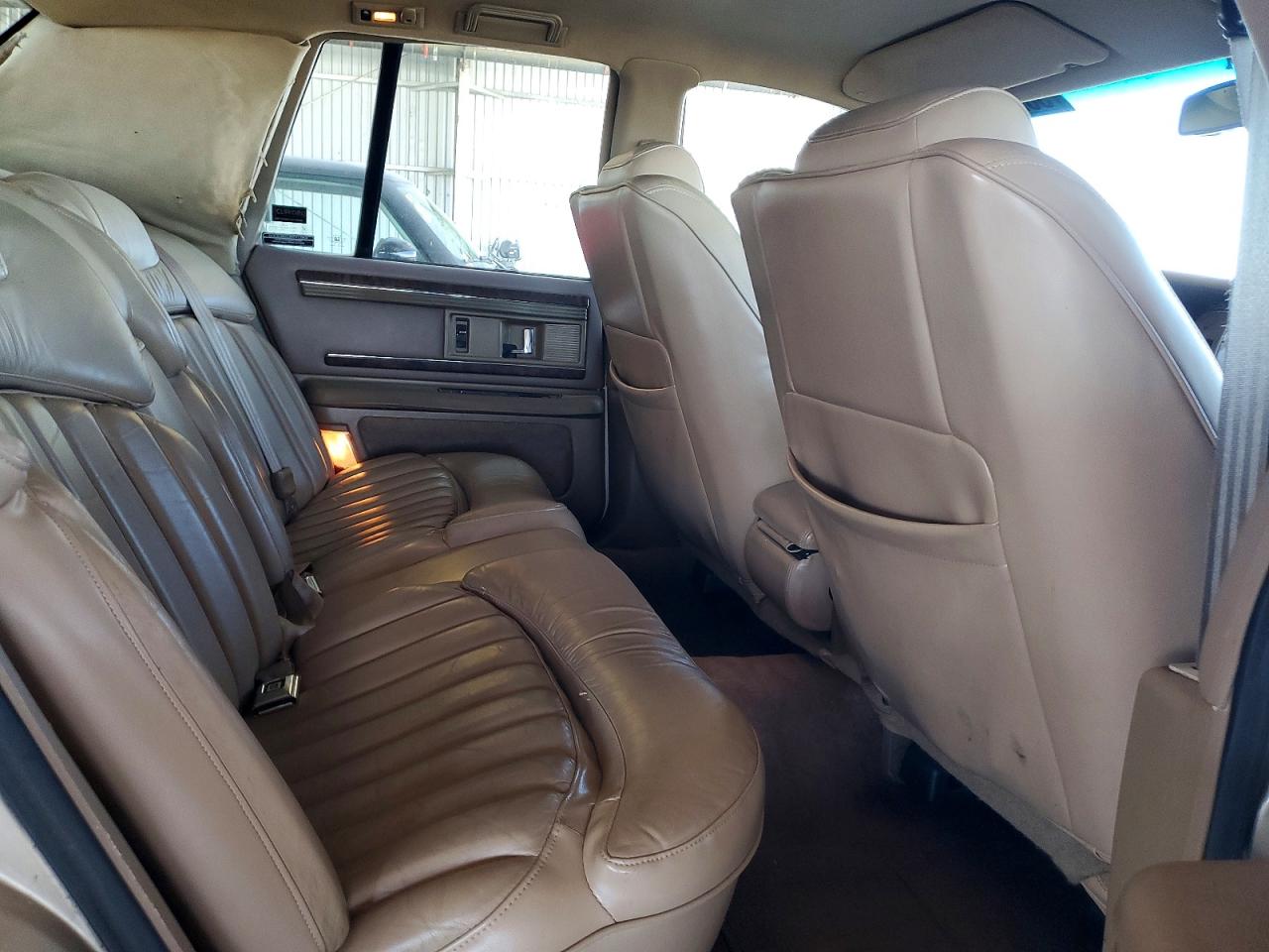 1996 Buick Roadmaster Beige vin: 1G4BN52P8TR408257