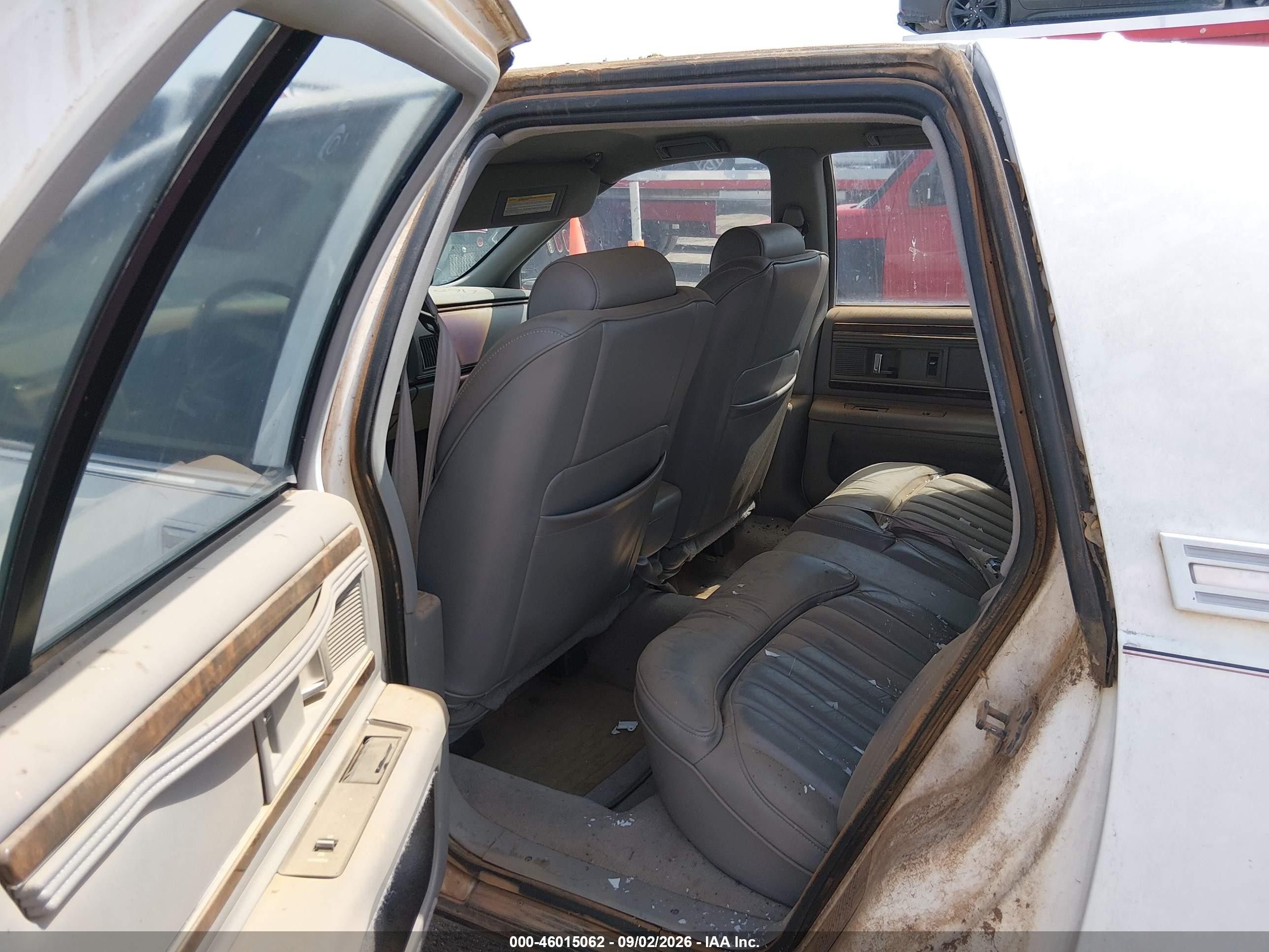 1994 Buick Roadmaster   White vin: 1G4BN52P9RR416117