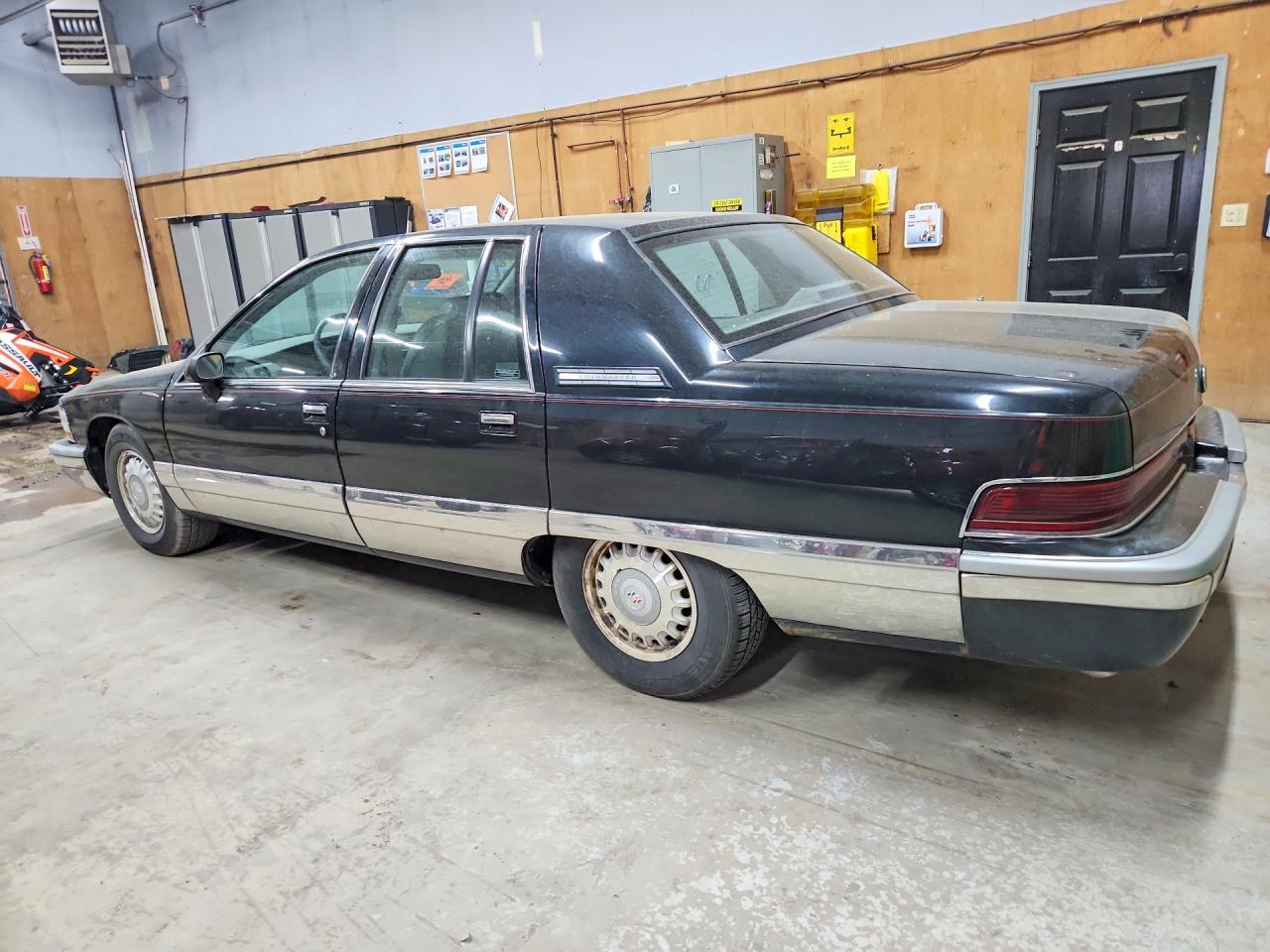 1994 Buick Roadmaster Black vin: 1G4BN52P9RR427196