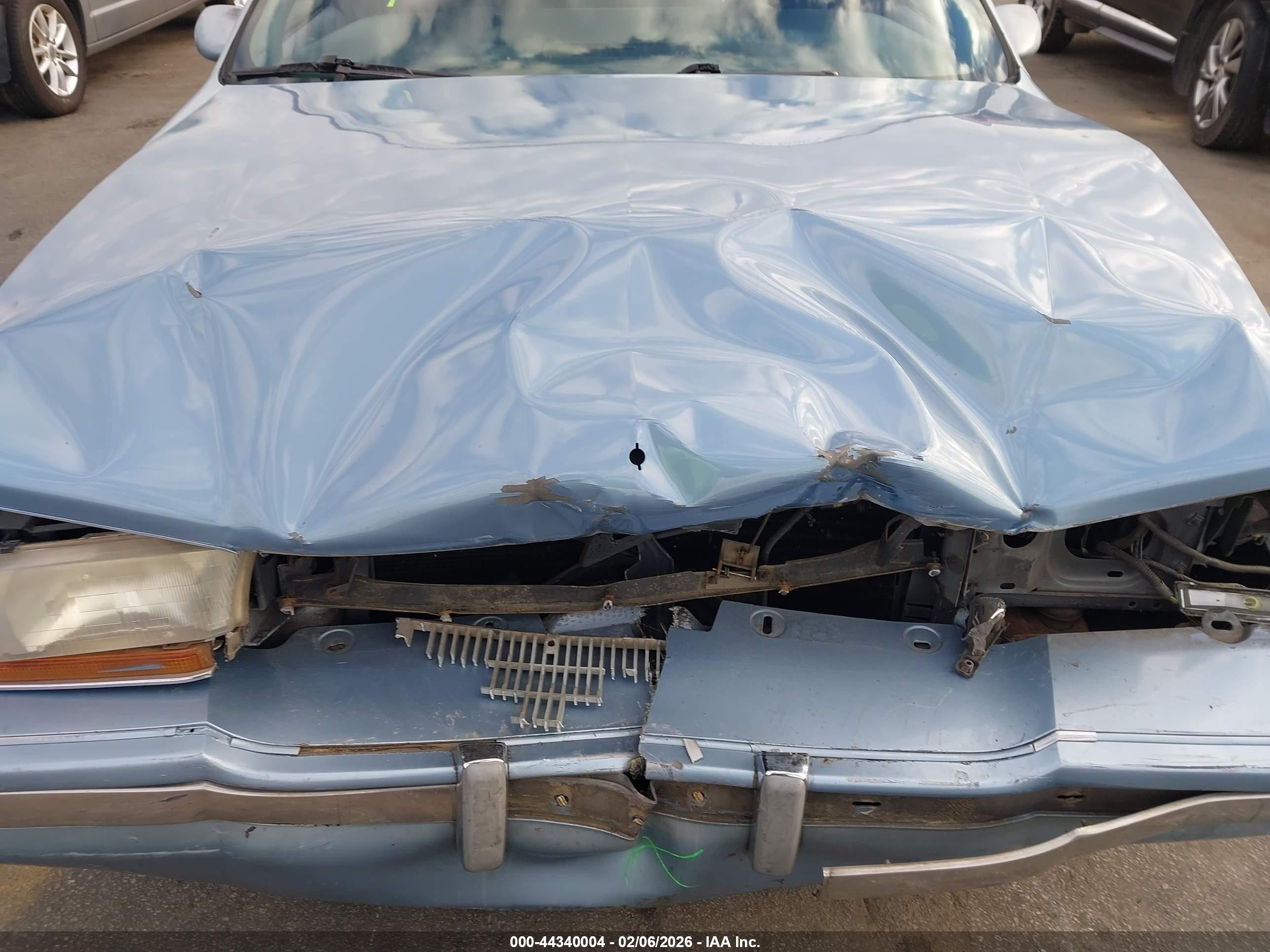 1992 Buick Roadmaster   Blue vin: 1G4BN5376NR433692