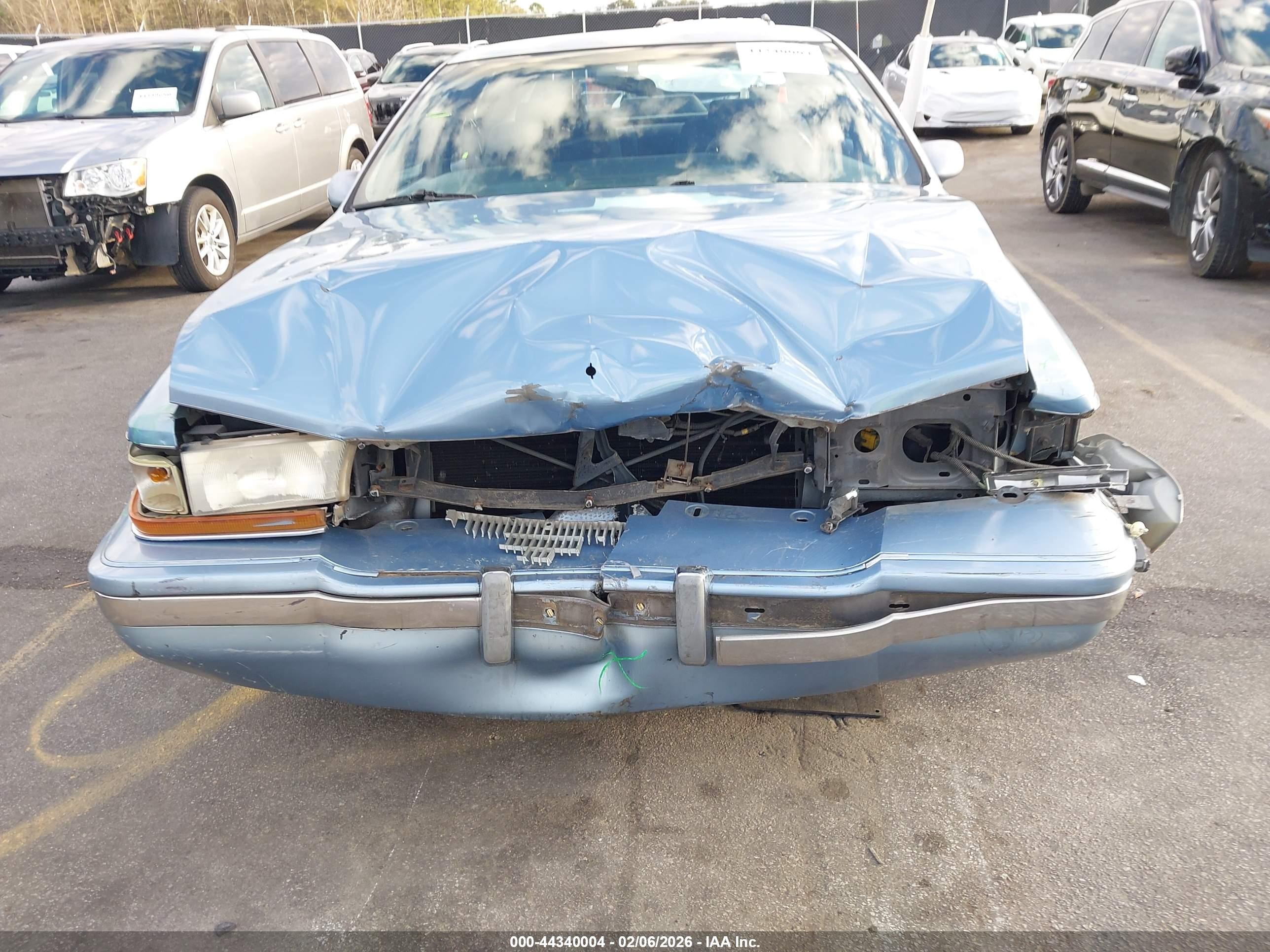 1992 Buick Roadmaster   Blue vin: 1G4BN5376NR433692