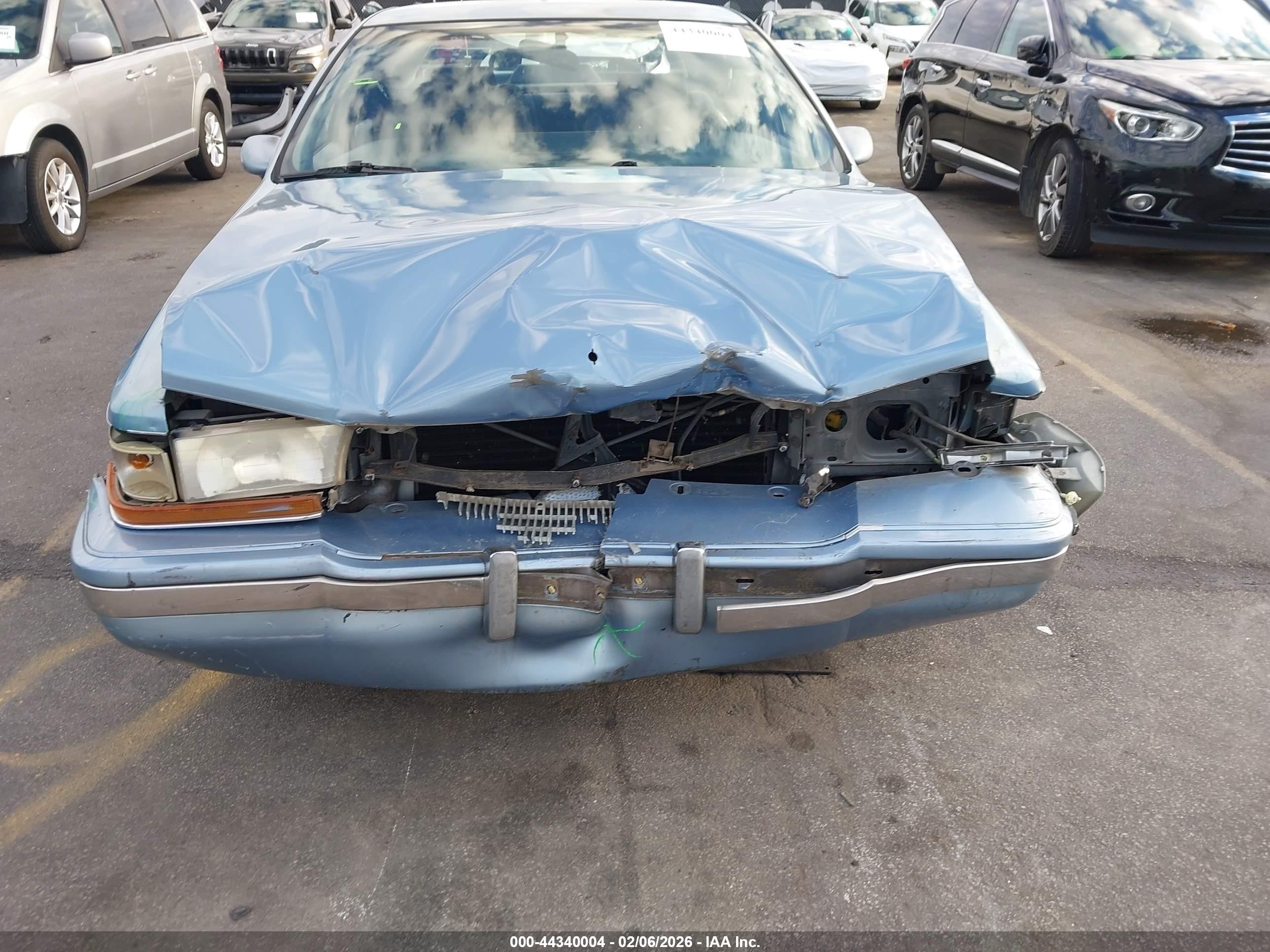 1992 Buick Roadmaster   Blue vin: 1G4BN5376NR433692